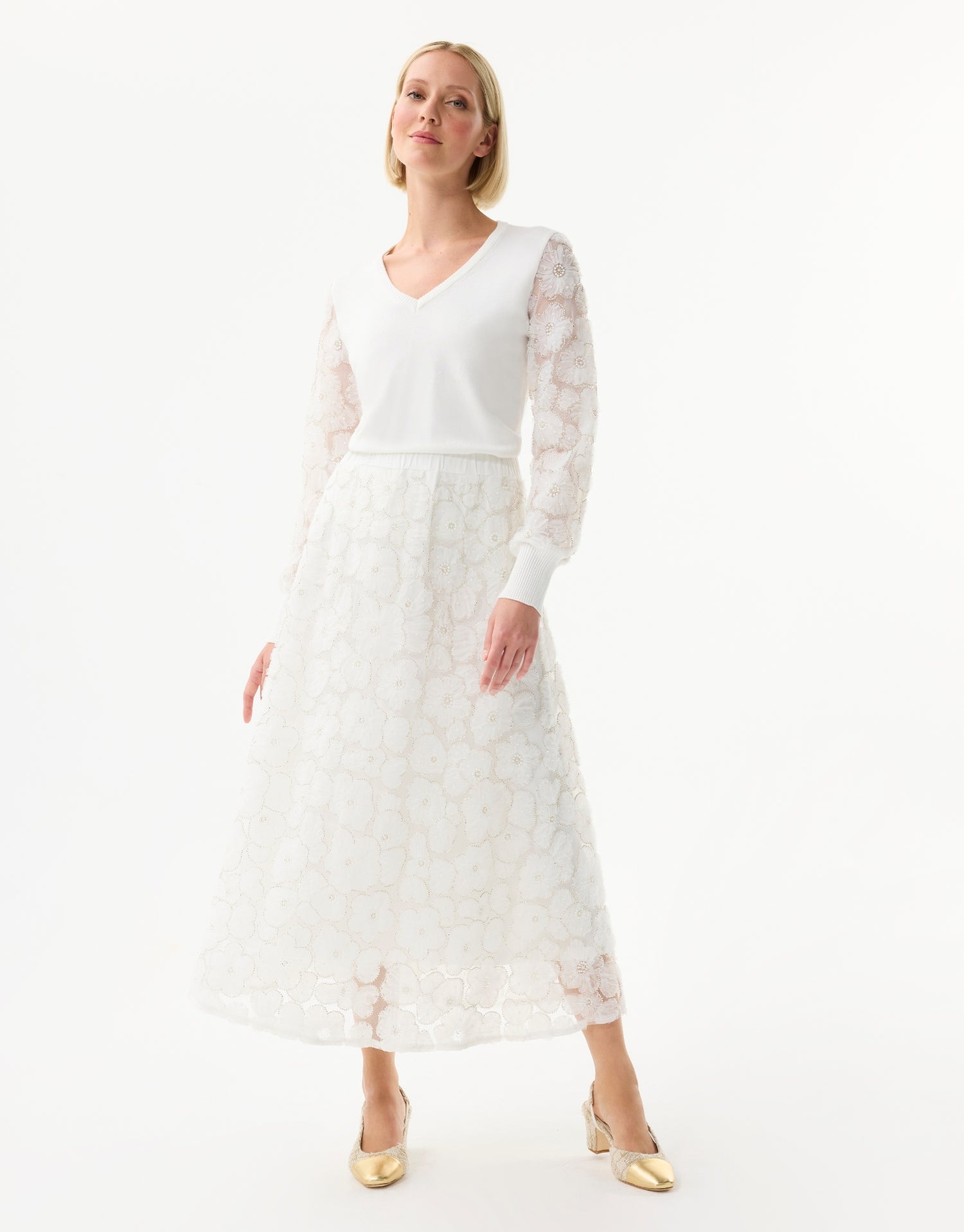 Pull en maille avec broderies florales