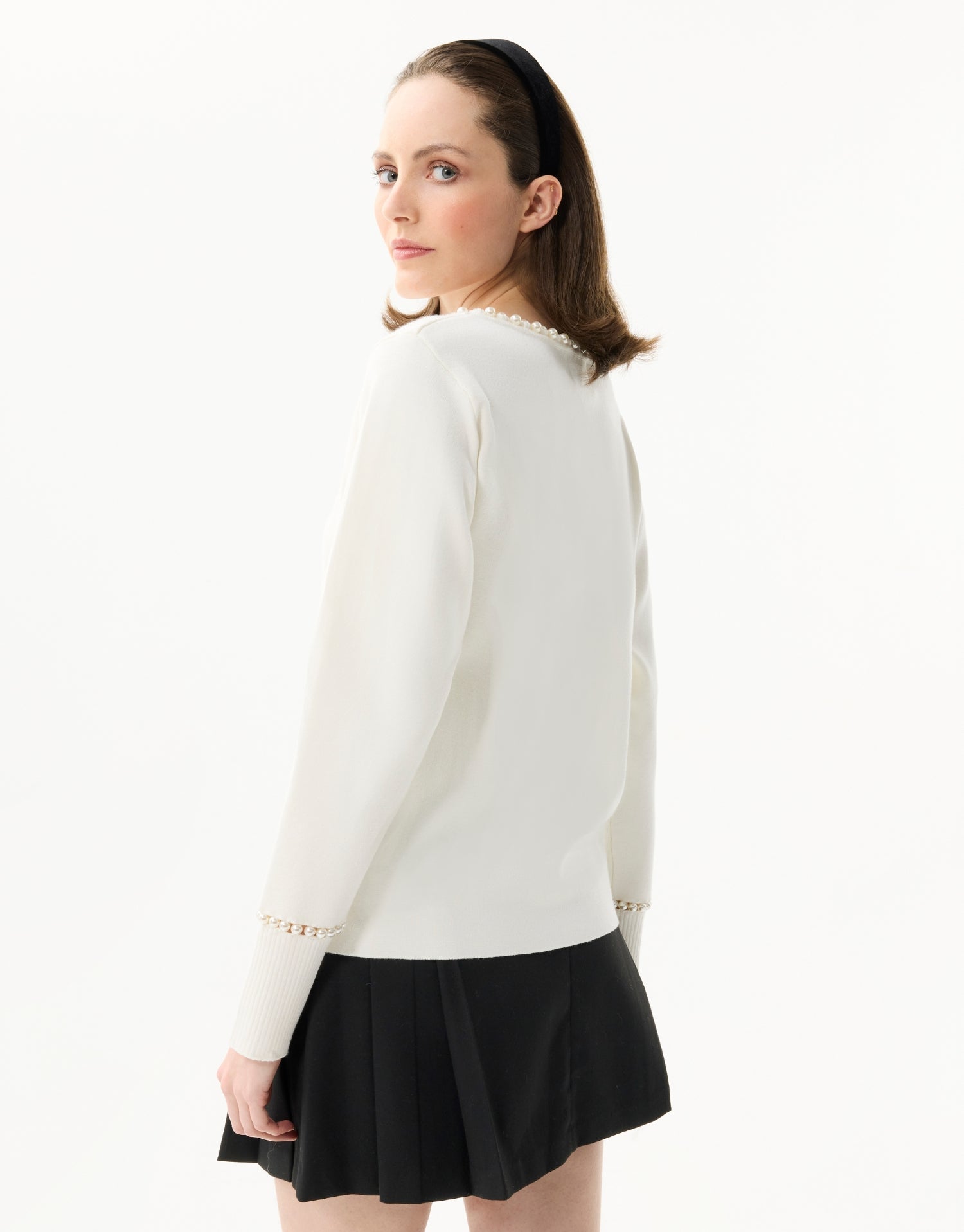 Women's knit sweater with pearl details