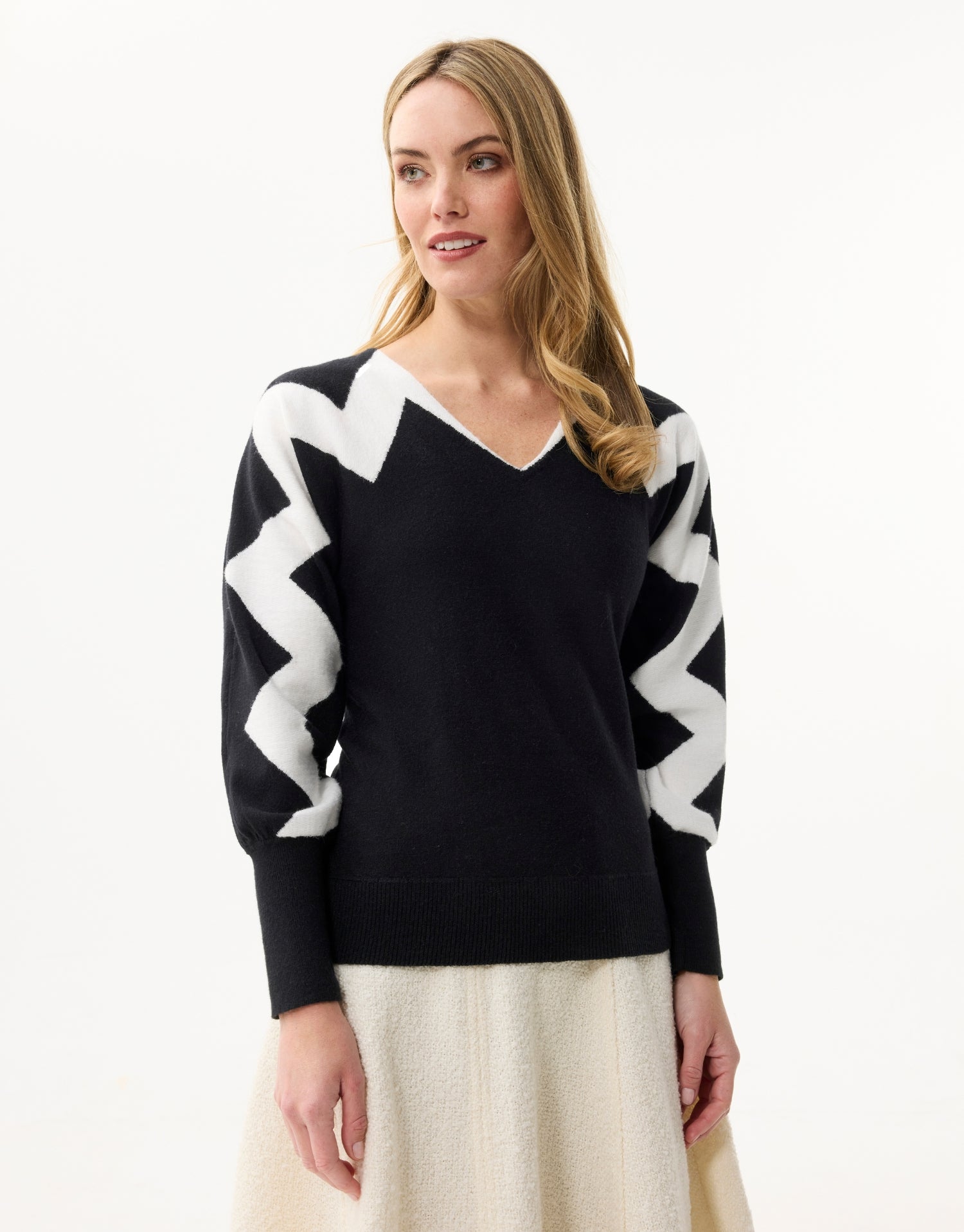 Contrasting sleeve pull-over