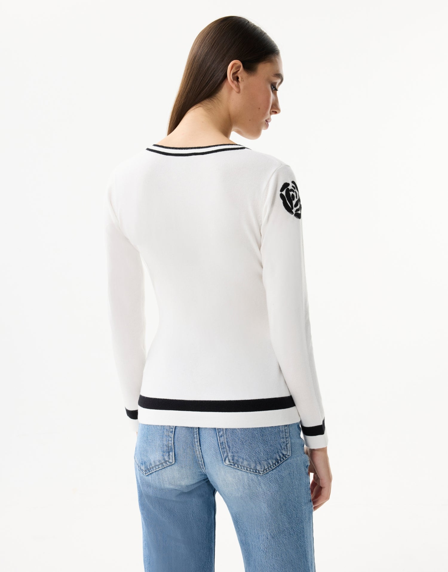 Pull motif fleurs