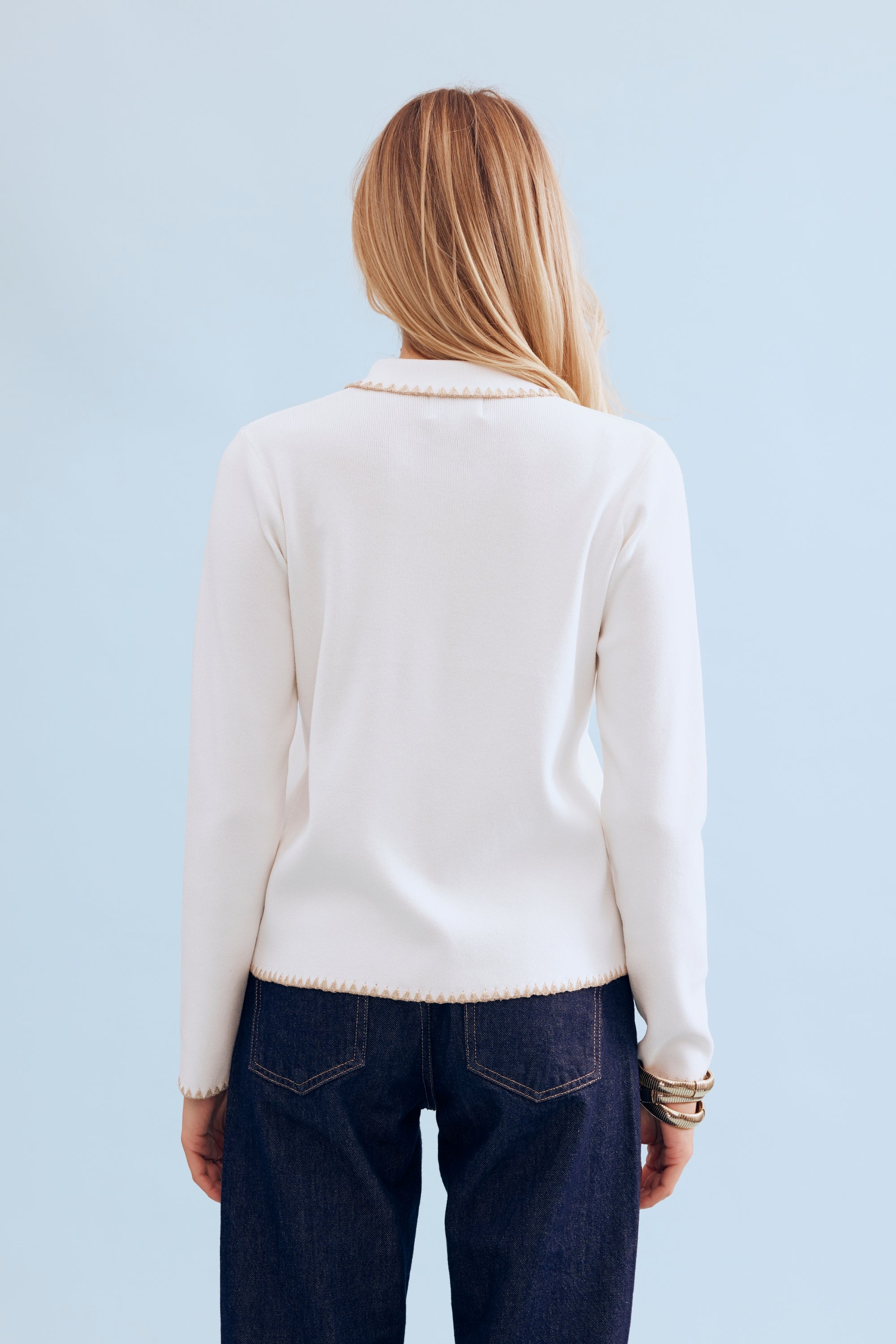 Gilet maille détails dorés écru