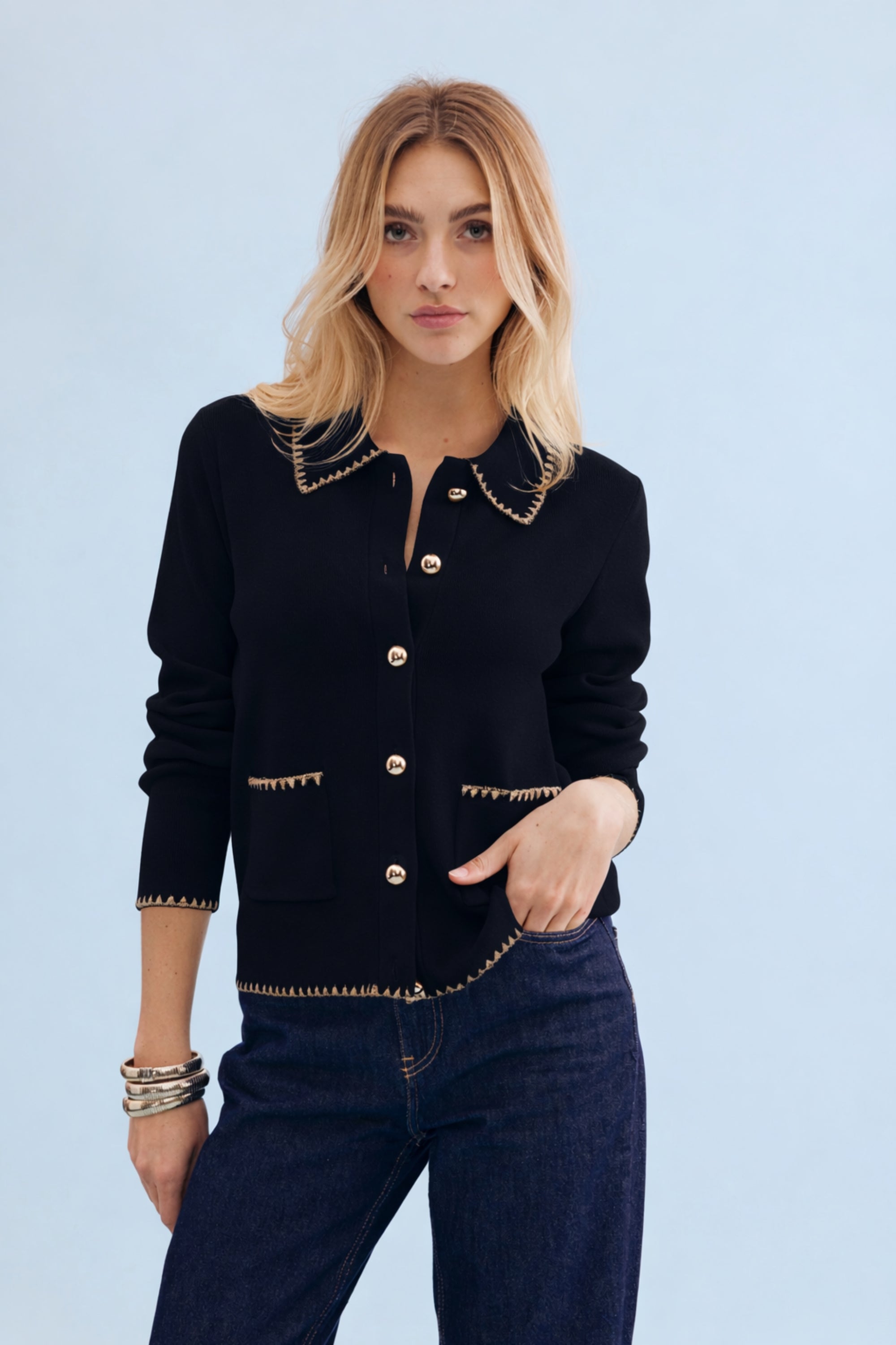 Gilet maille détails dorés noir