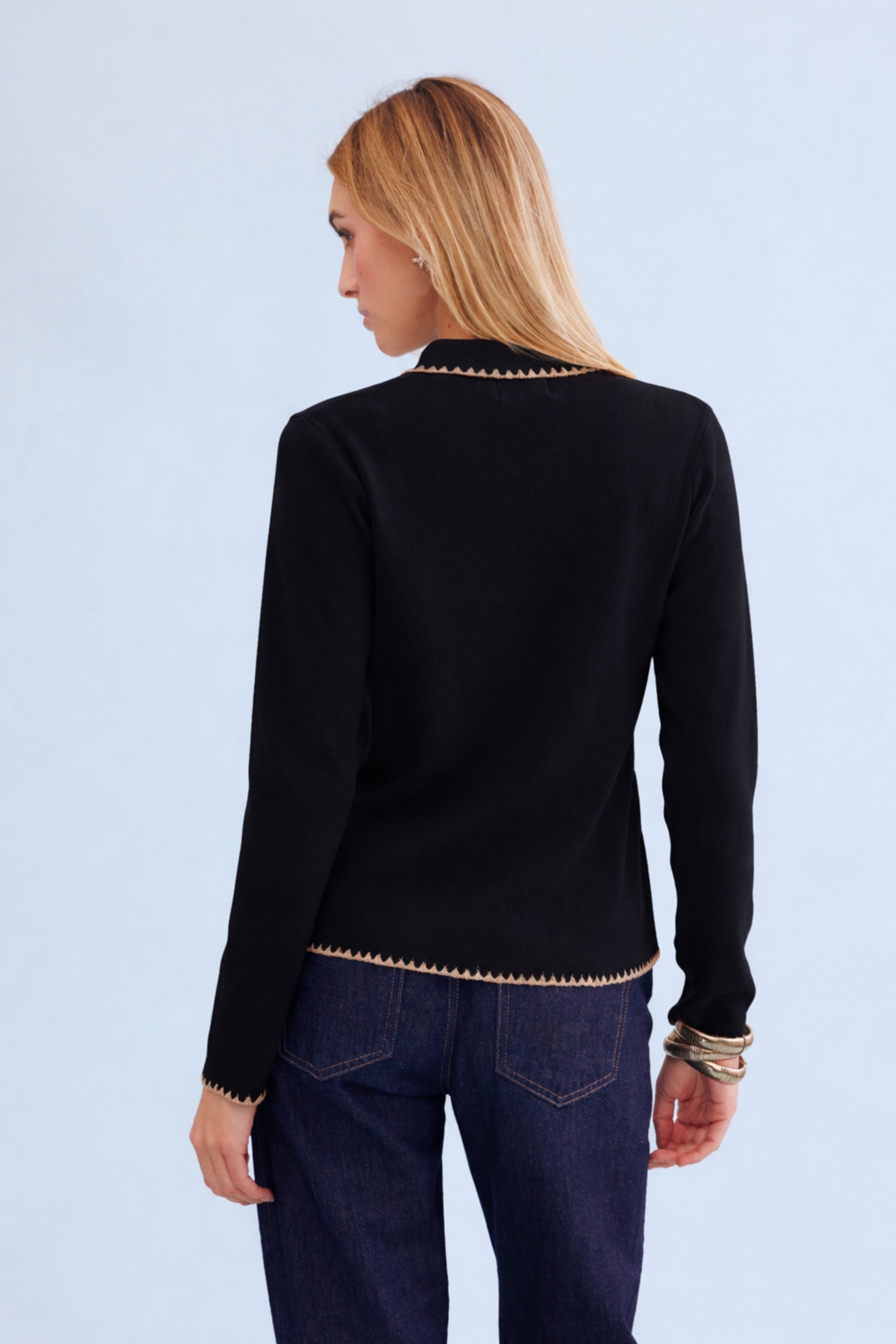 Gilet maille détails dorés noir