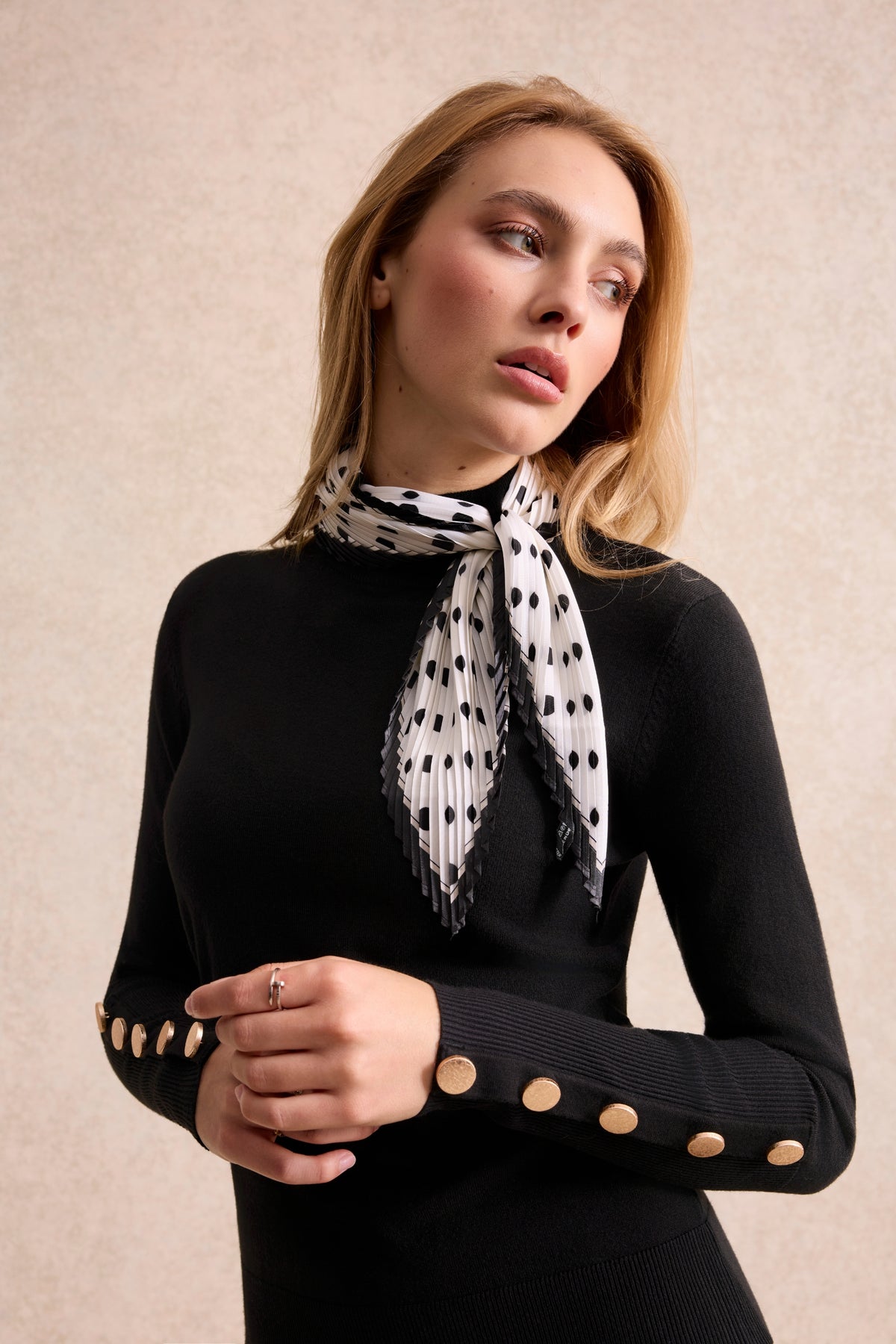 Pull à boutons noir
