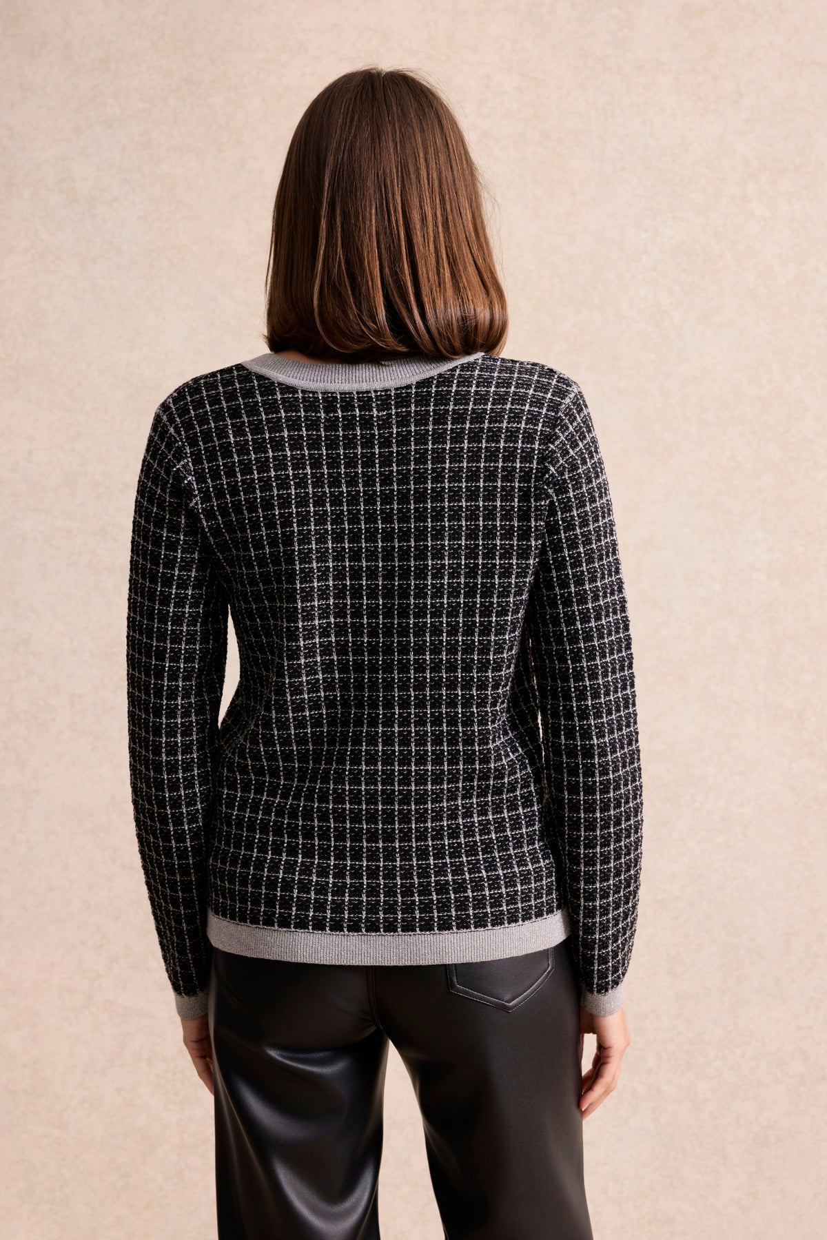 Pull femme en maille effet tweed à col V noir