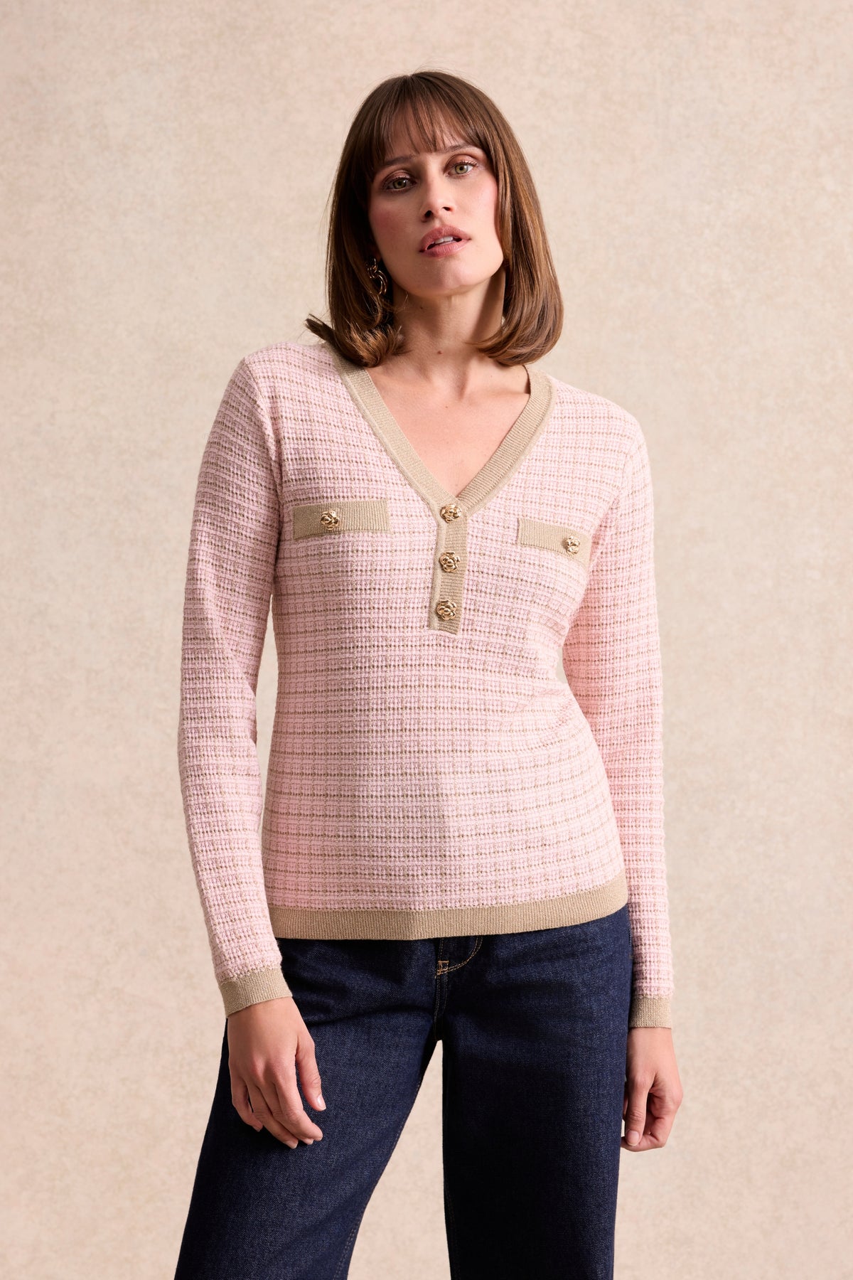 Pull femme en maille effet tweed à col V rose