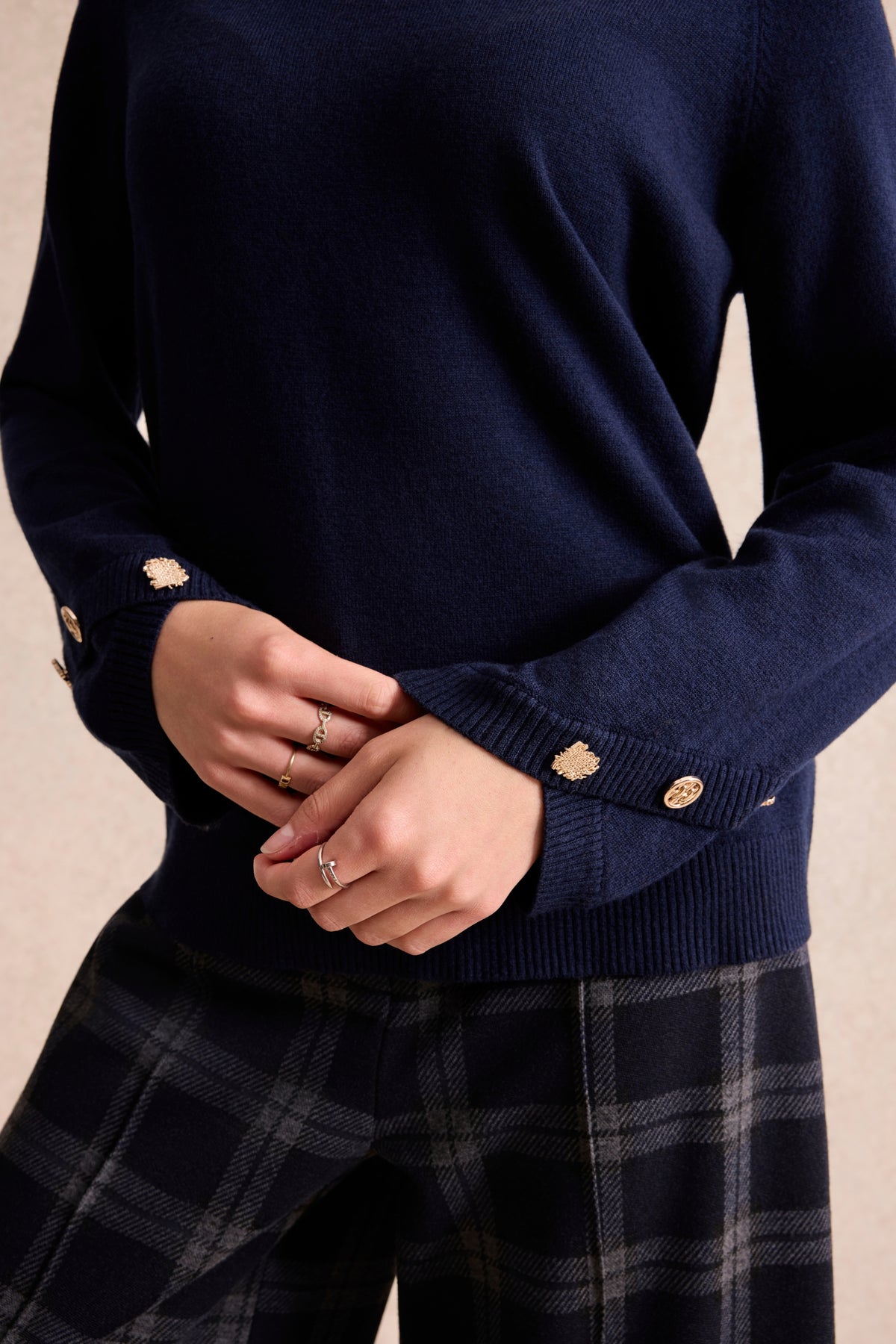 Pull manches boutons bijoux bleu marine