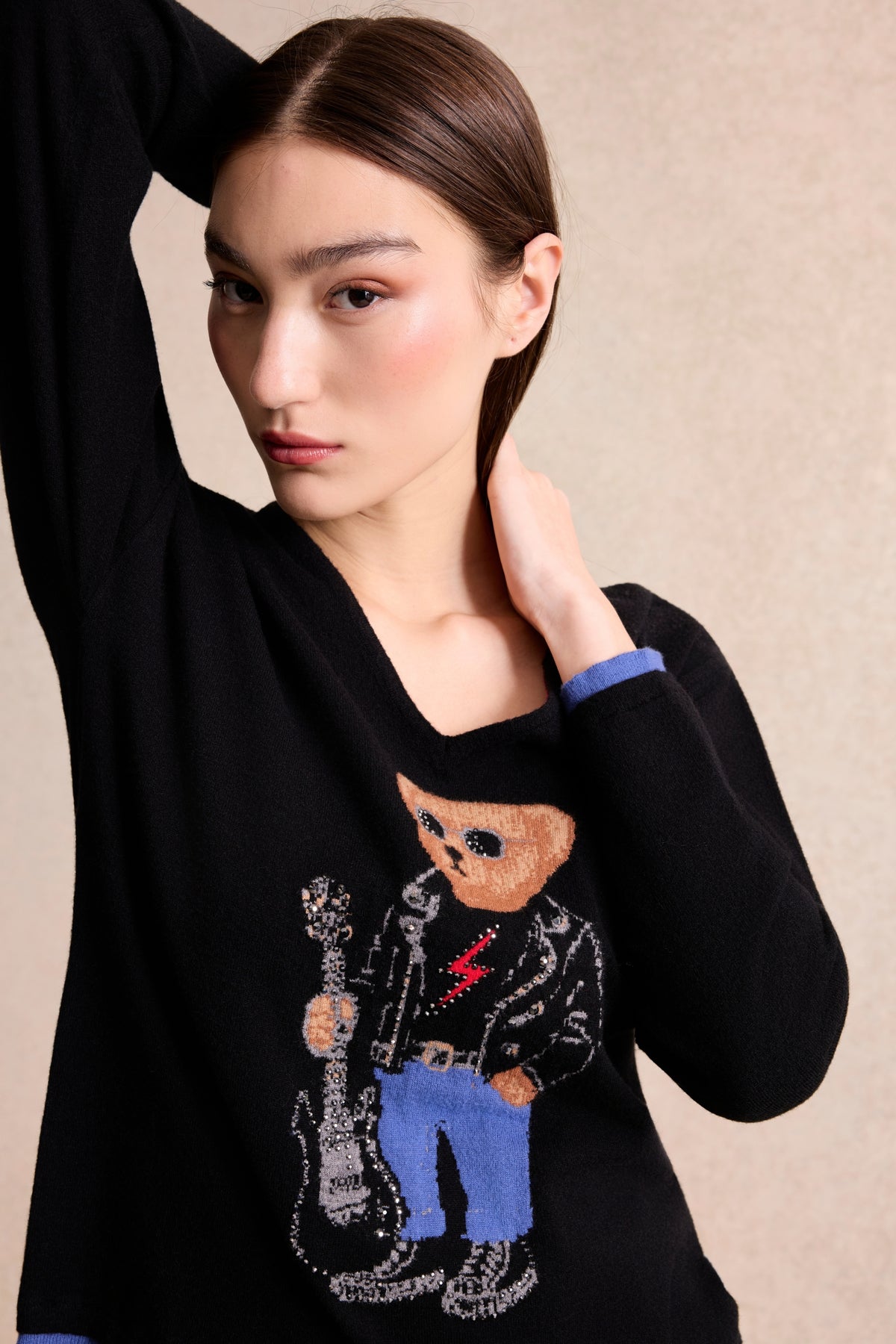 Pull noir motif ours