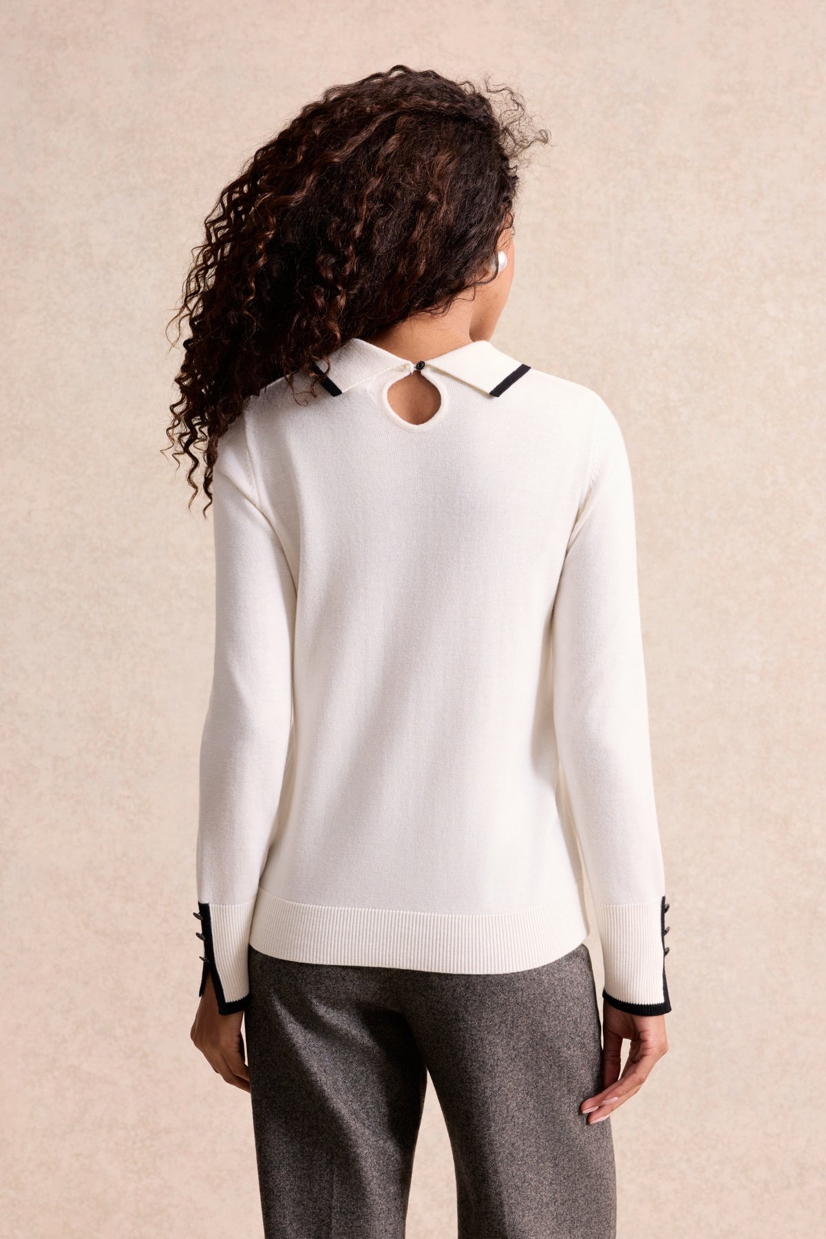 Pull col chemise et cravate écru