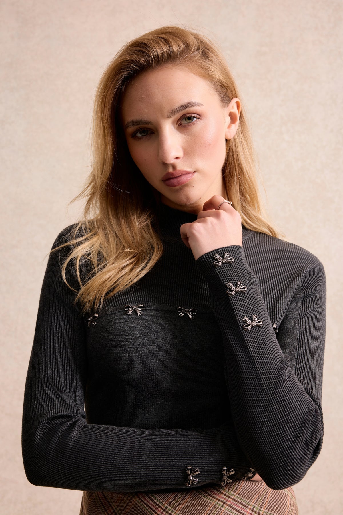 Pull col montant à nœuds gris