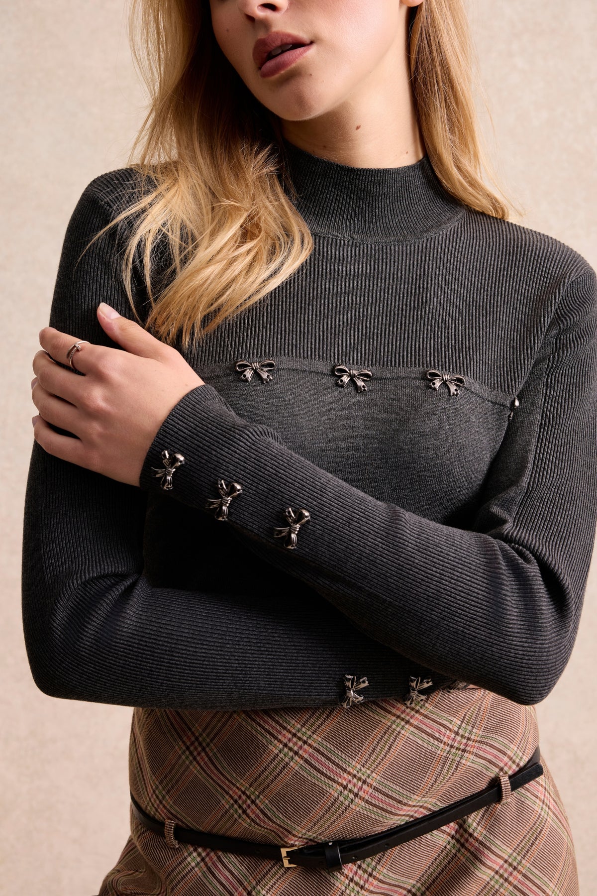 Pull col montant à nœuds gris