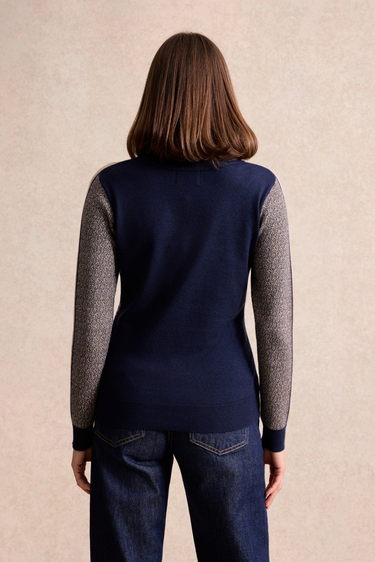 Pull col V à motifs graphiques