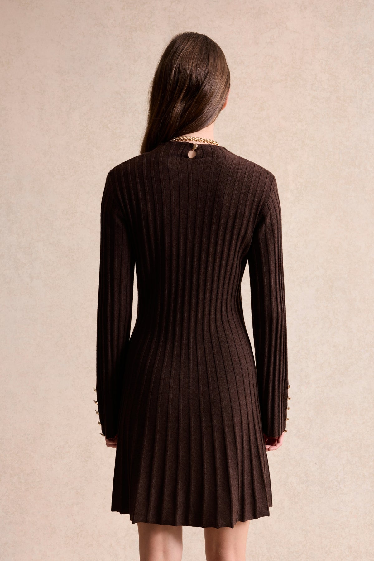 Robe courte en maille côtelée marron