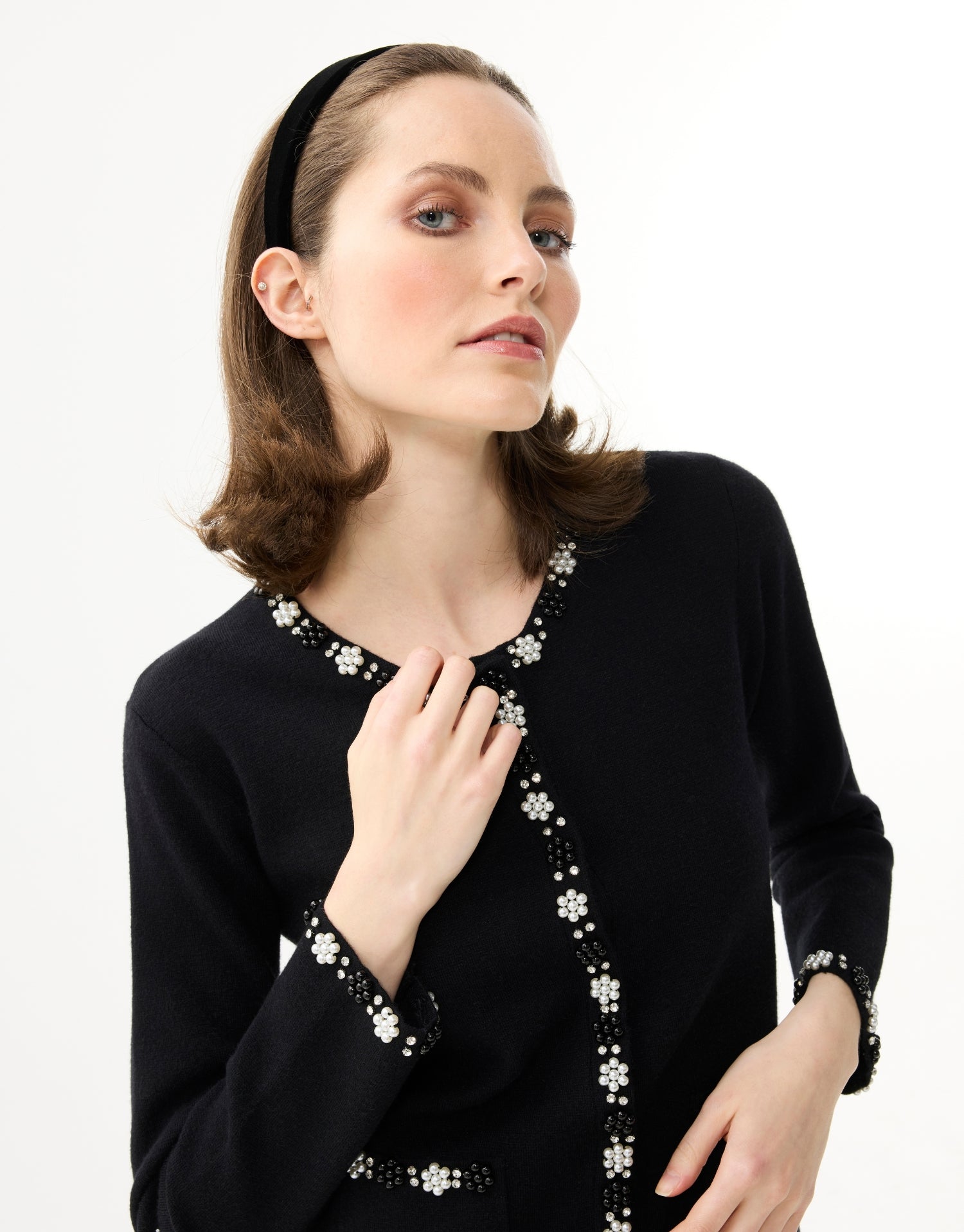 Pearl collar floral cardigan – black or ecru