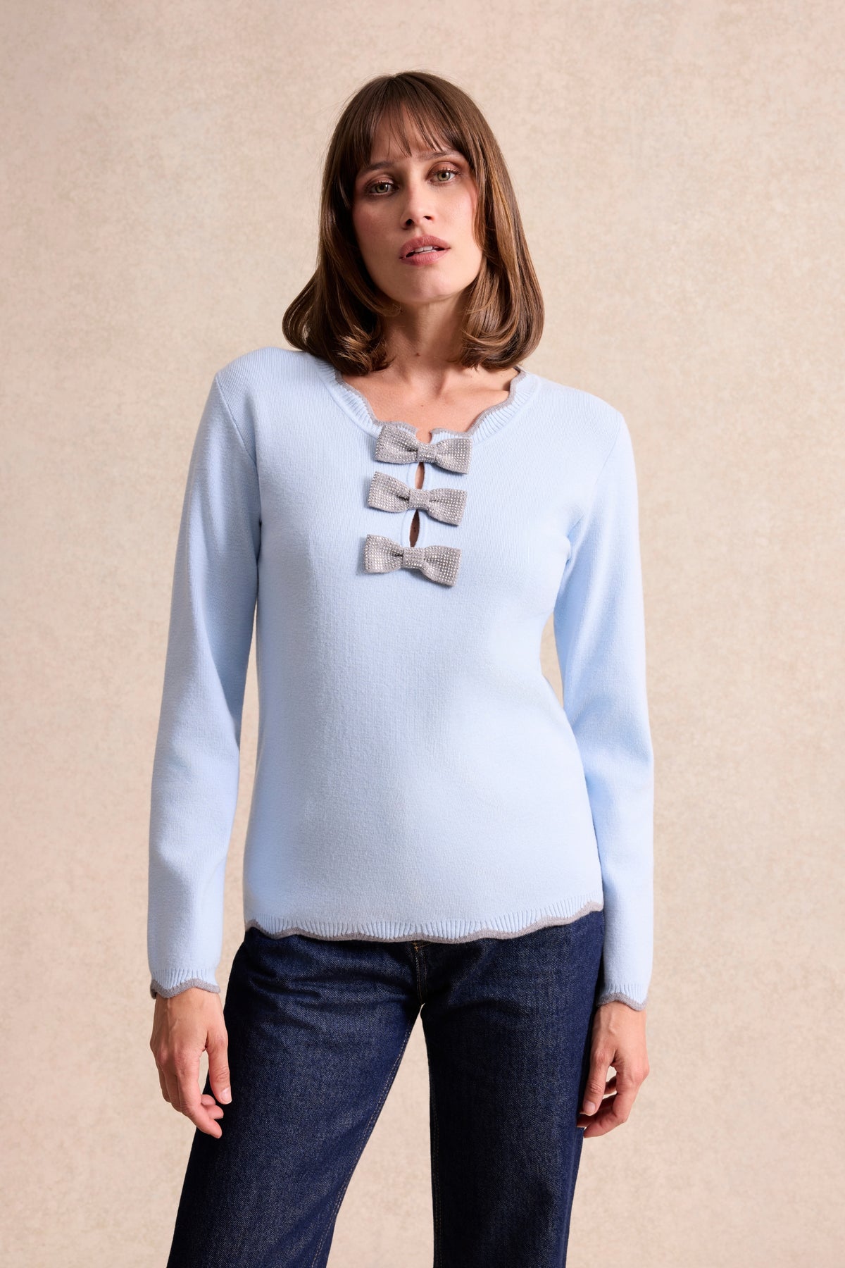 Pull à nœuds contrastants bleu ciel