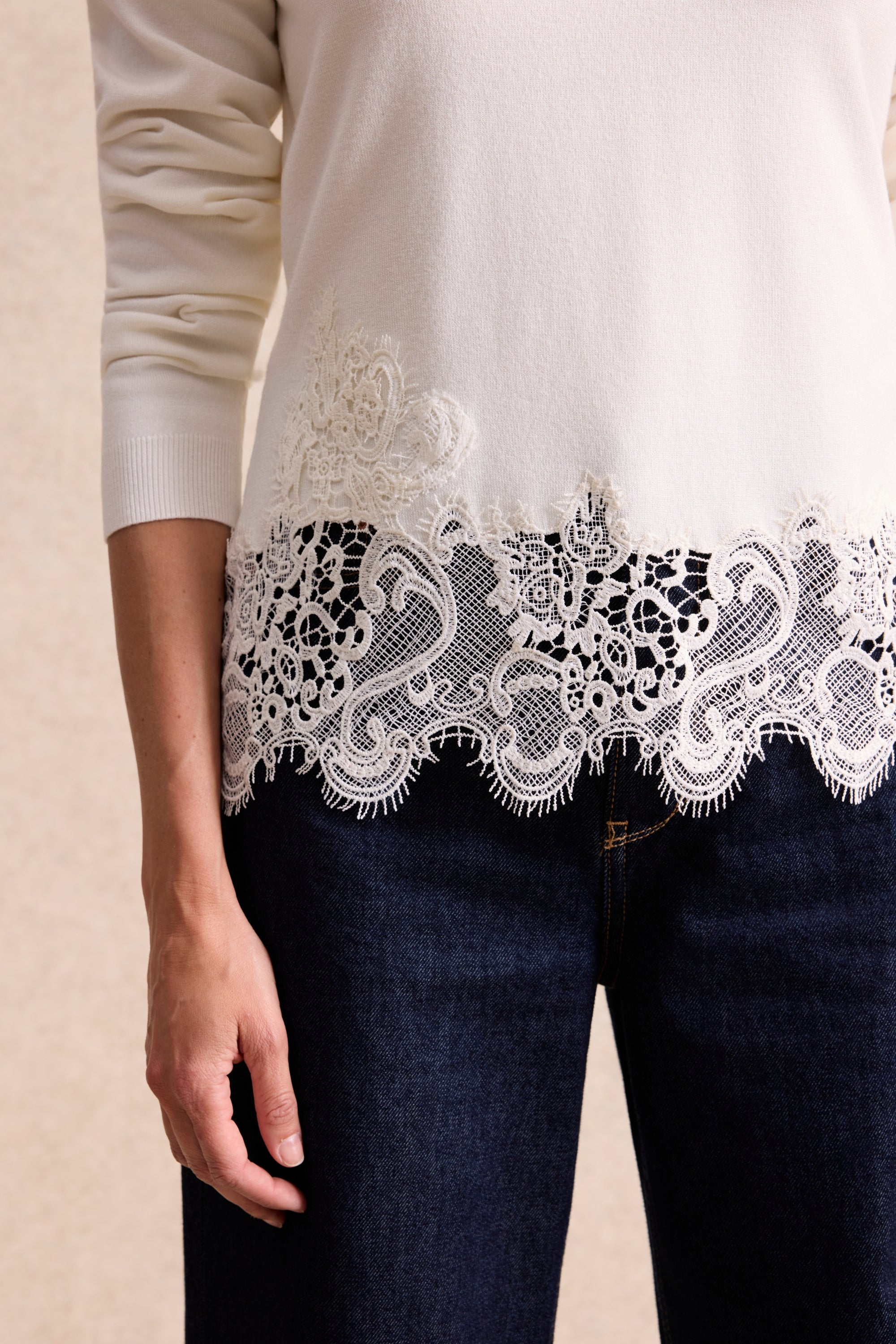 Pull en maille à dentelle écru