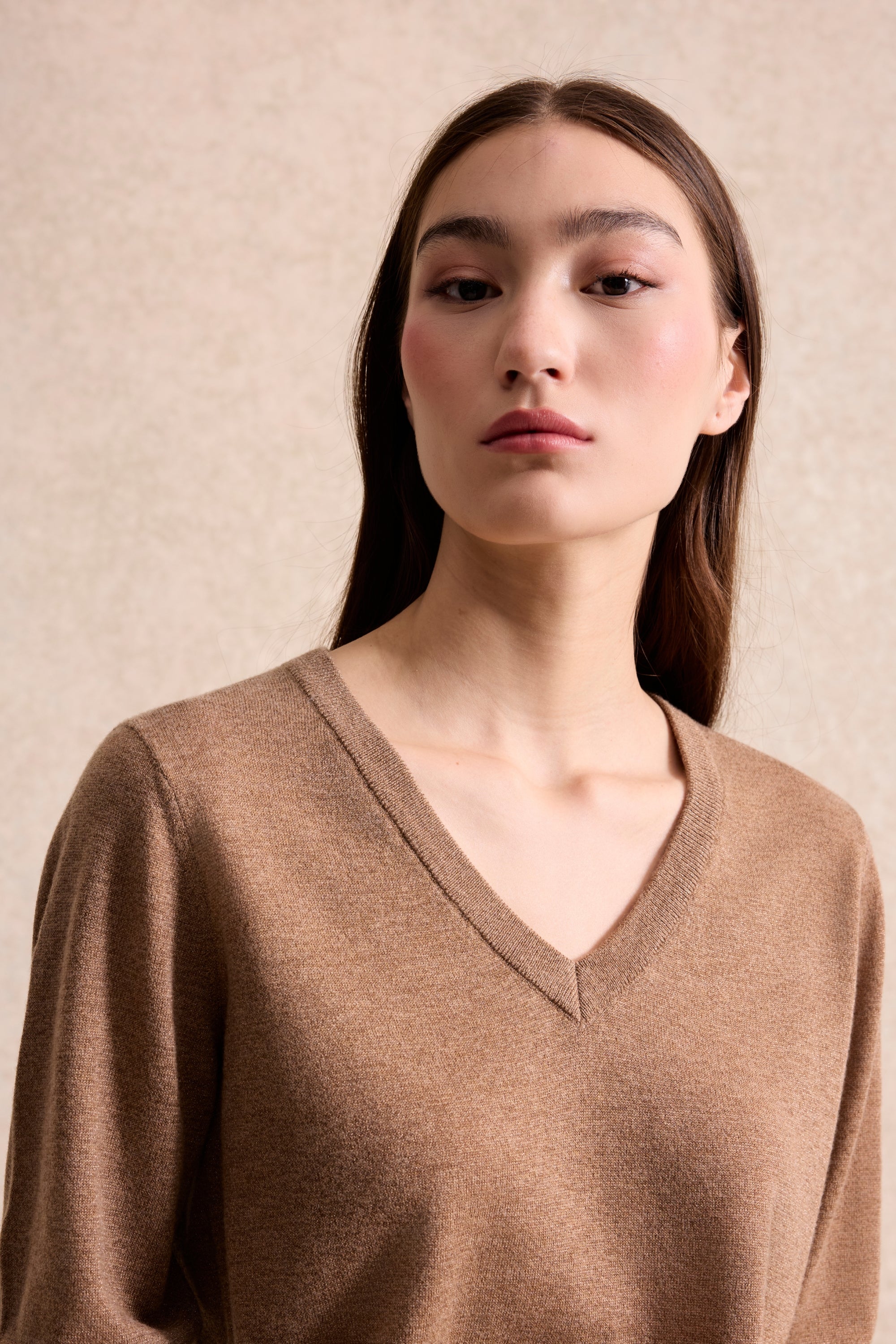 Pull en maille fine col V camel