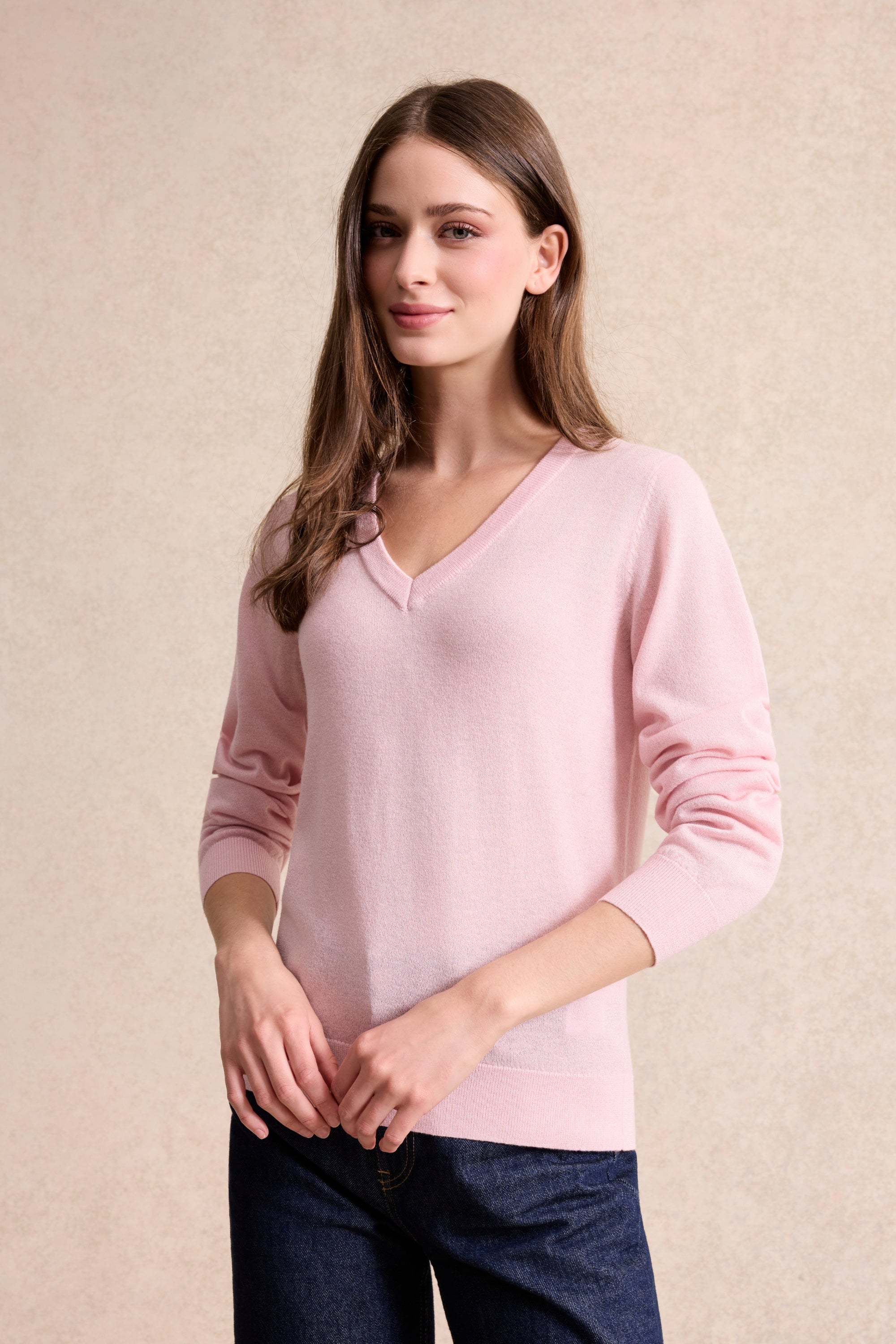 Pull en maille fine col V rose