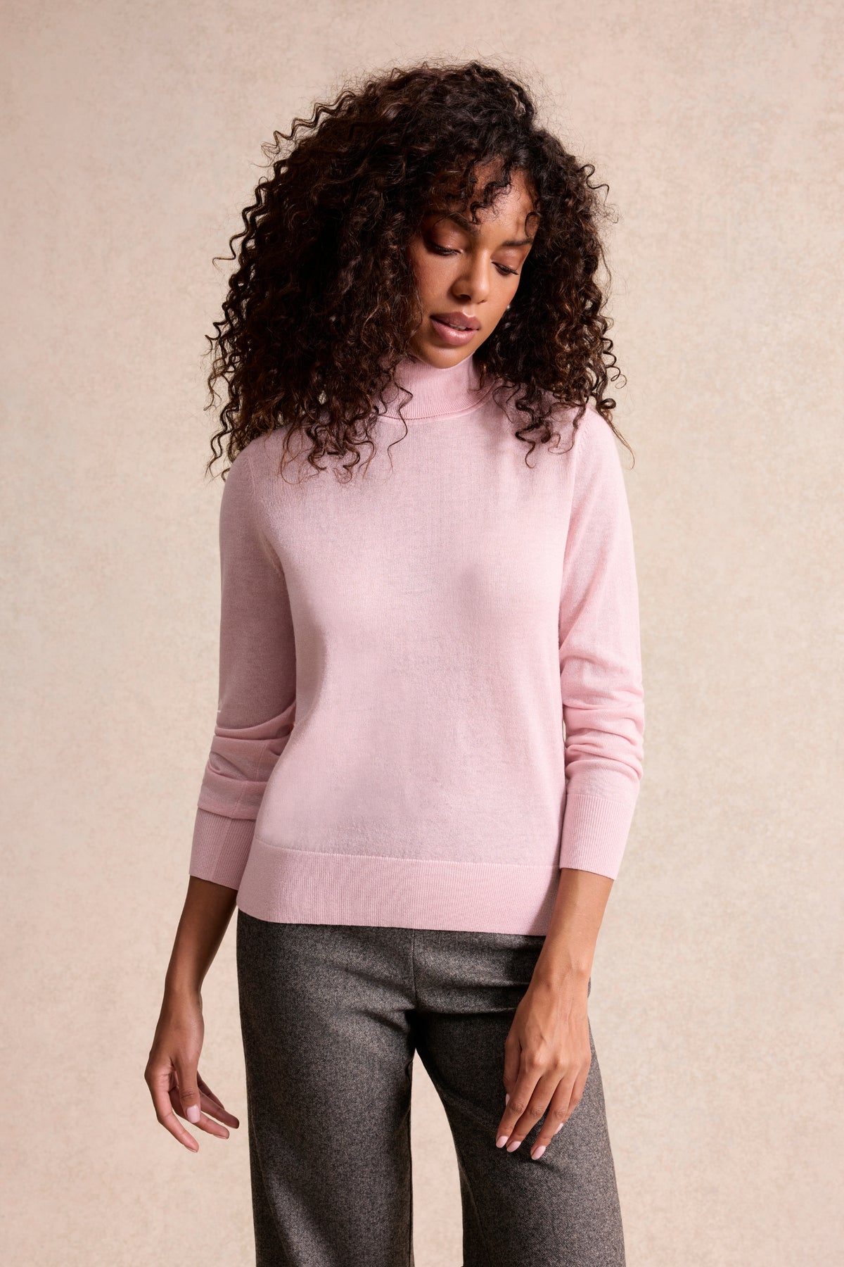 Pull col roulé en maille irisée rose