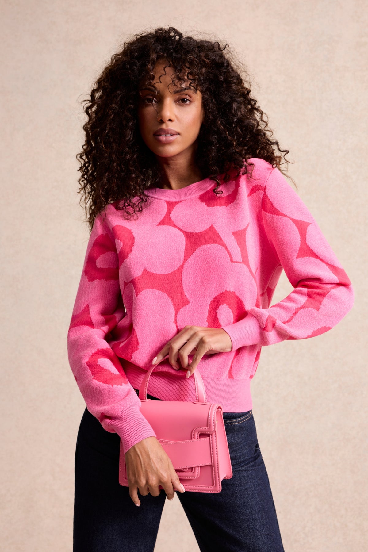 Pull à fleurs oversize rose