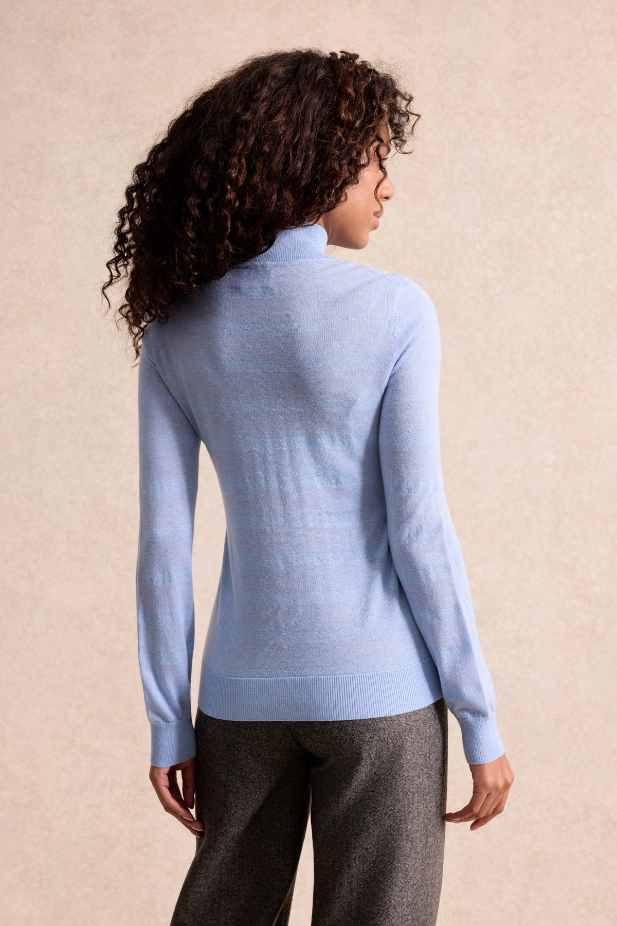 Pull col montant bleu
