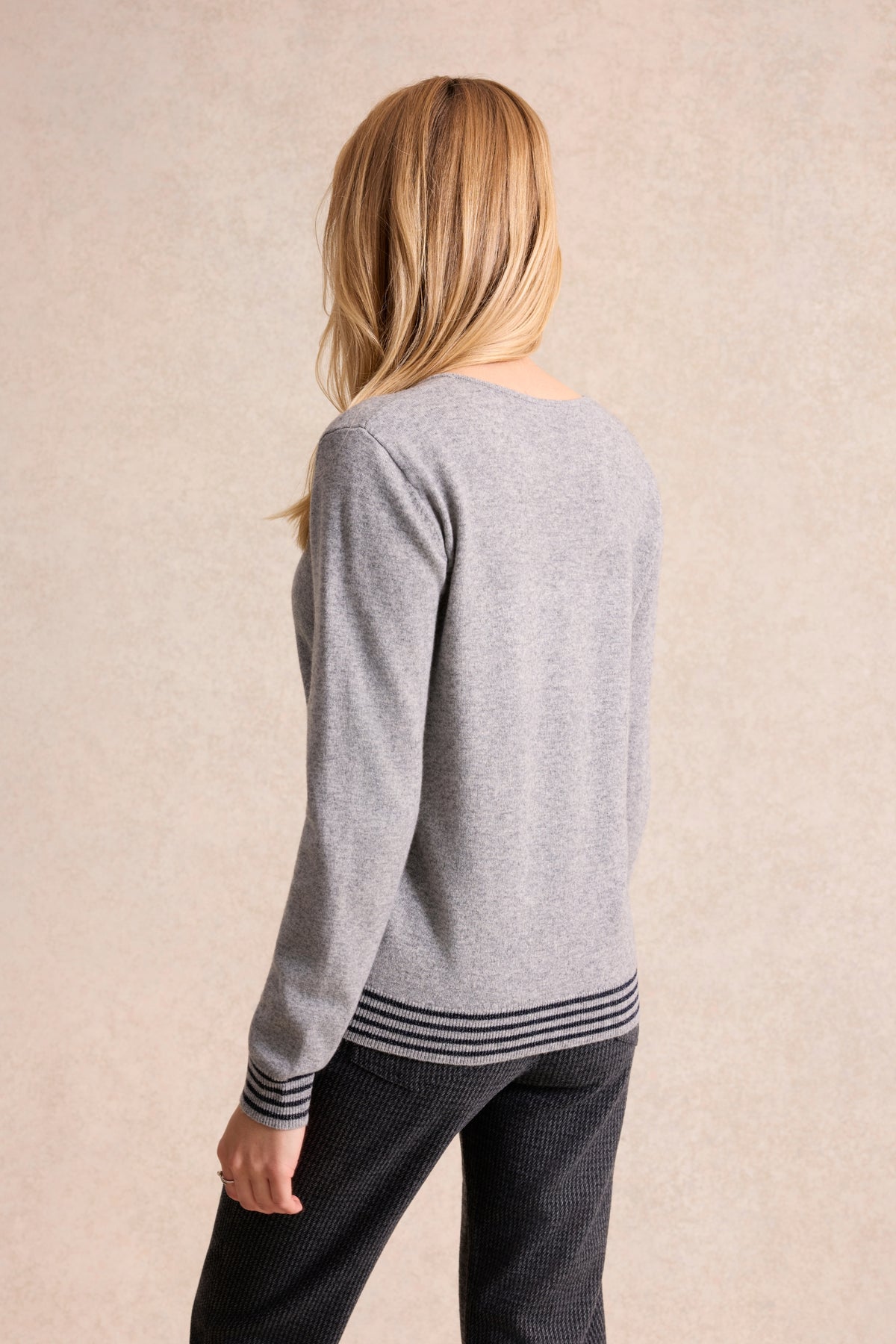 Pull 100% laine à motif chien gris