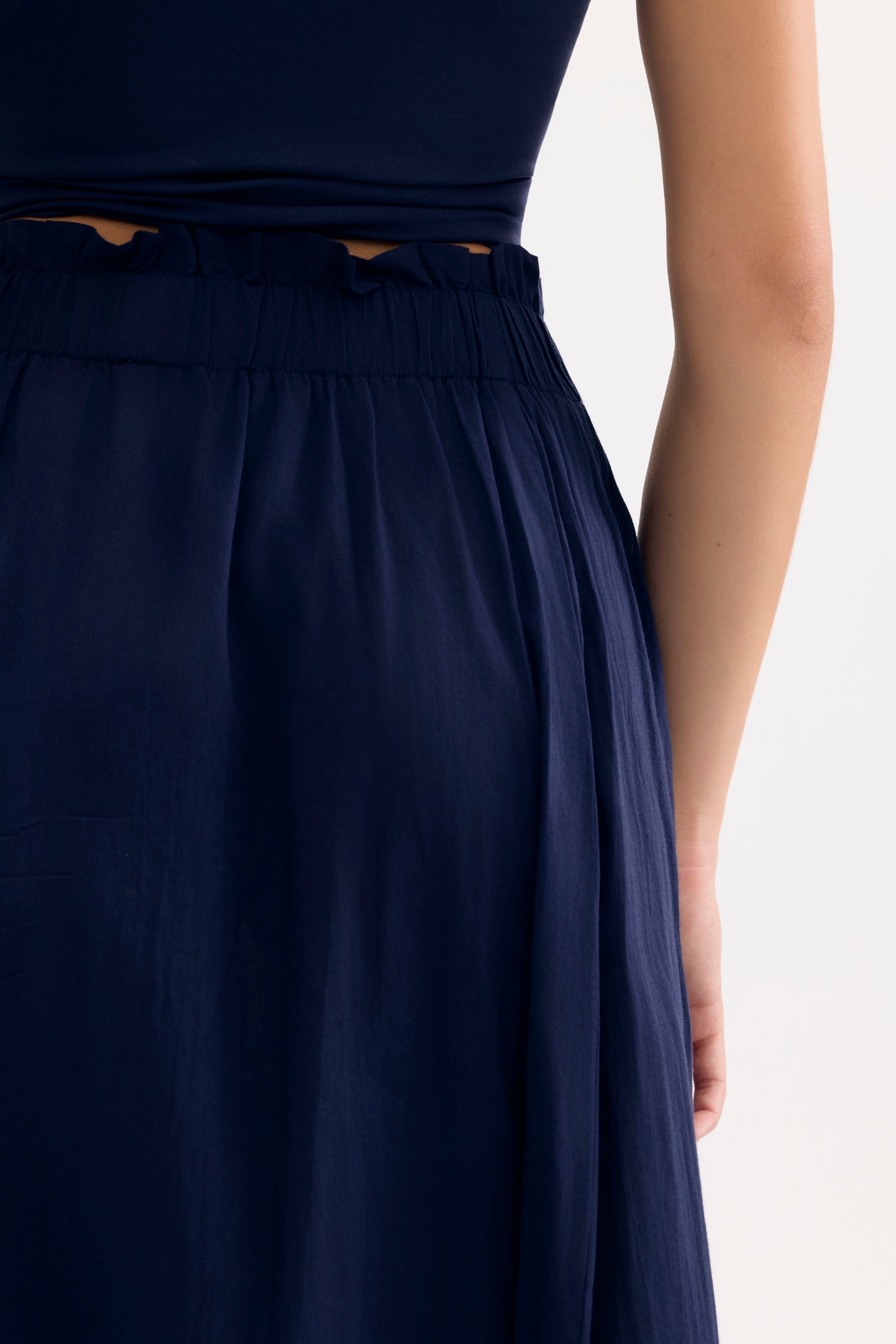 Jupe midi ajourée fluide bleu marine