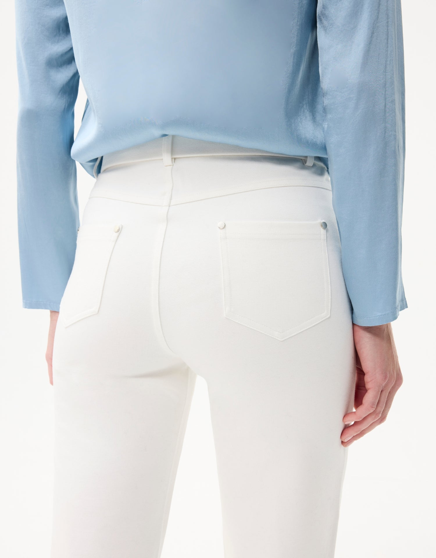 Pantalon droit extensible à taille mi-haute