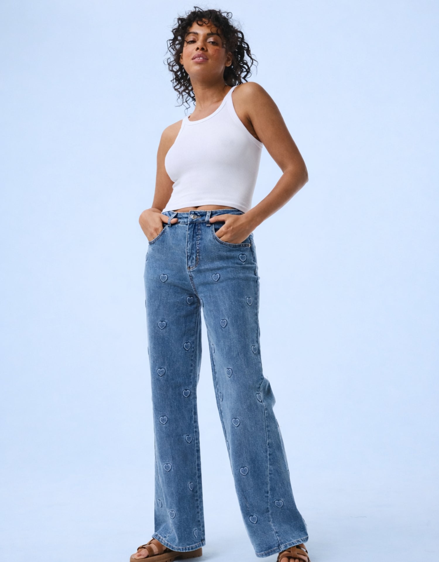 Jean large brodé cœurs