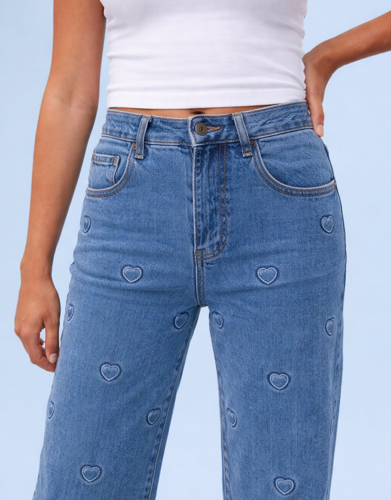 Jean large brodé cœurs