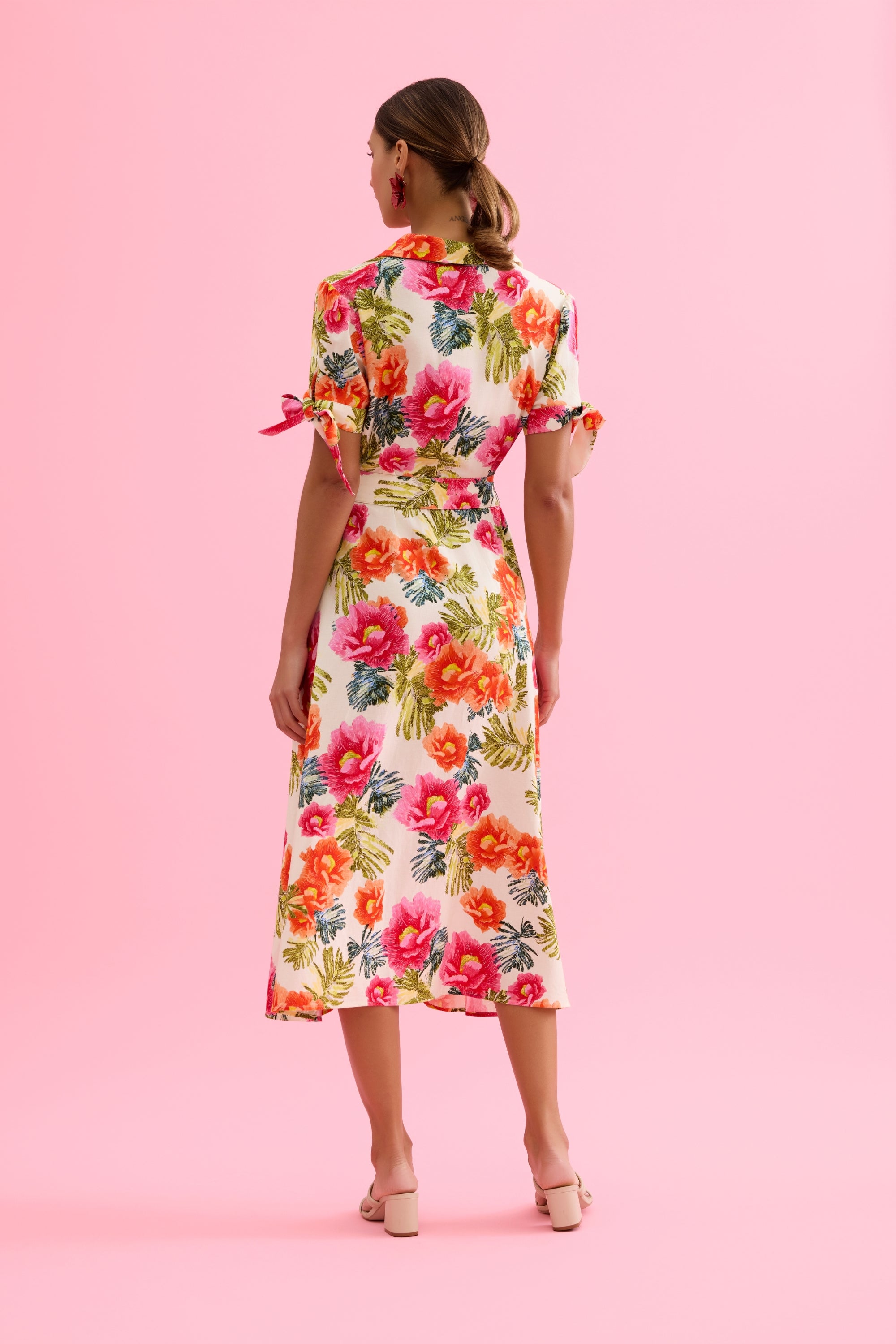 Robe midi imprimée florale ceinturée