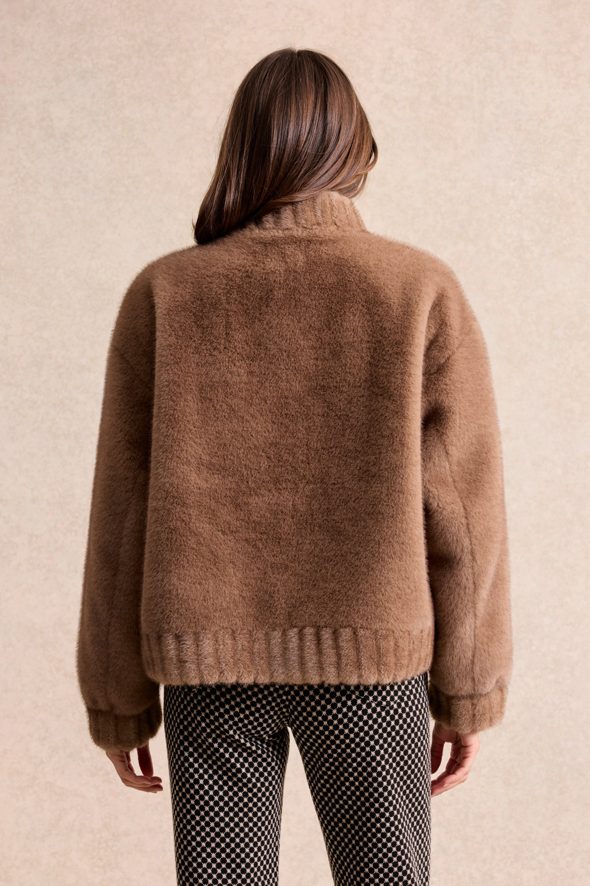 Veste fausse fourrure à boutons camel
