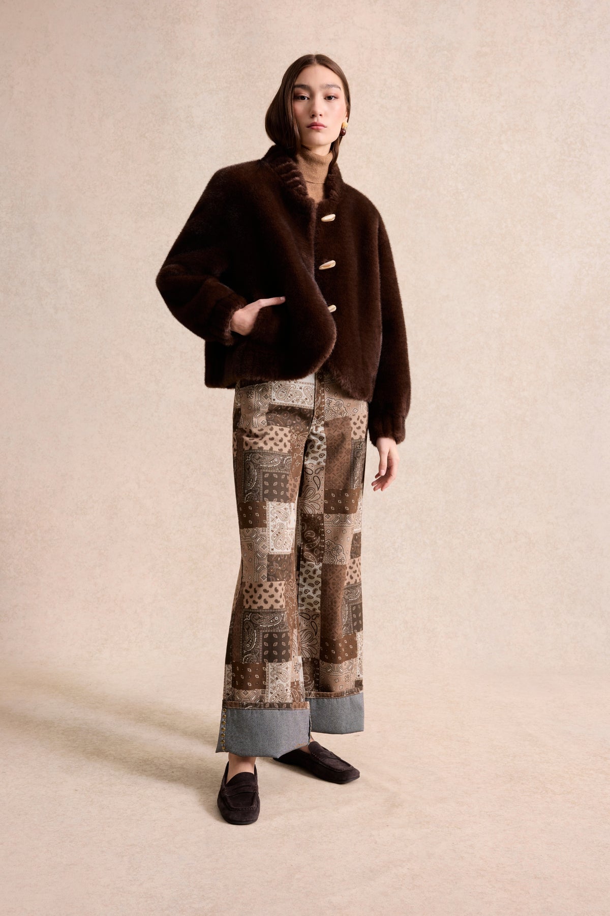 Veste fausse fourrure à boutons marron