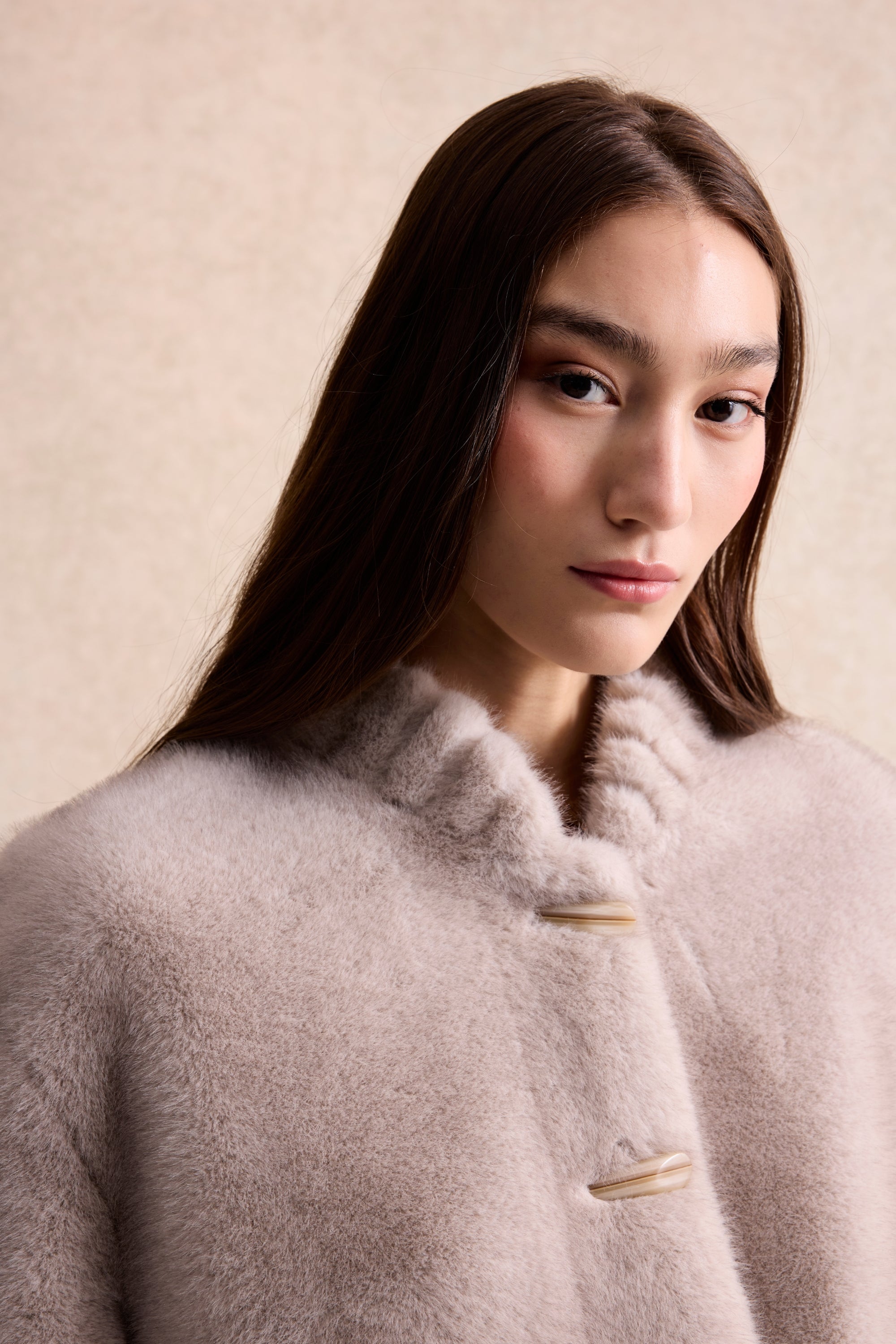 Veste fausse fourrure à boutons gris