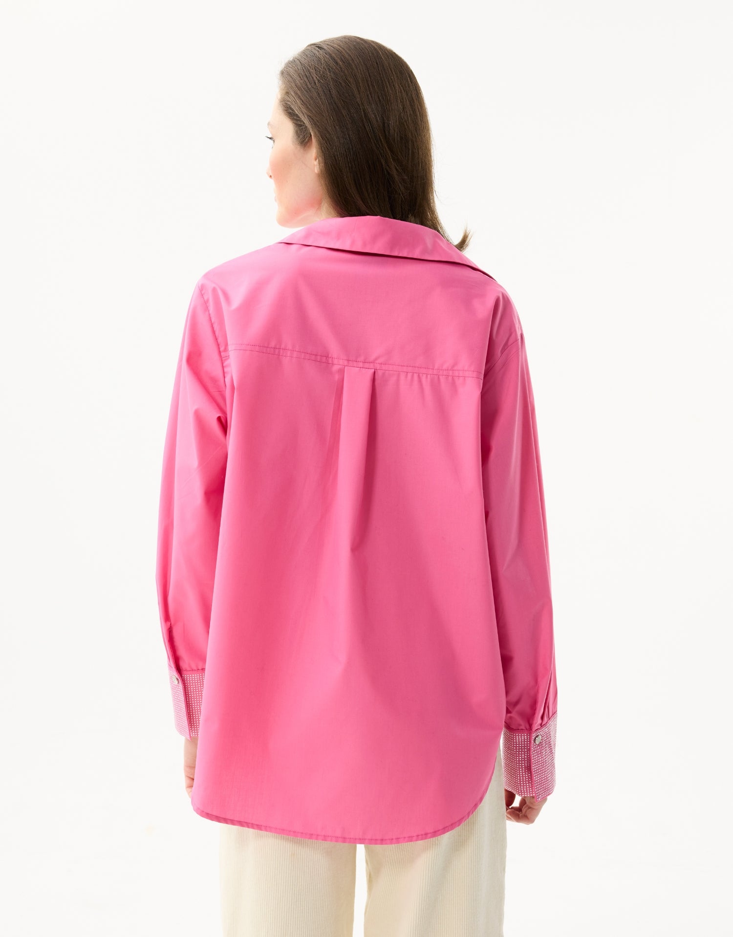 Chemise fuchsia à poignets strass