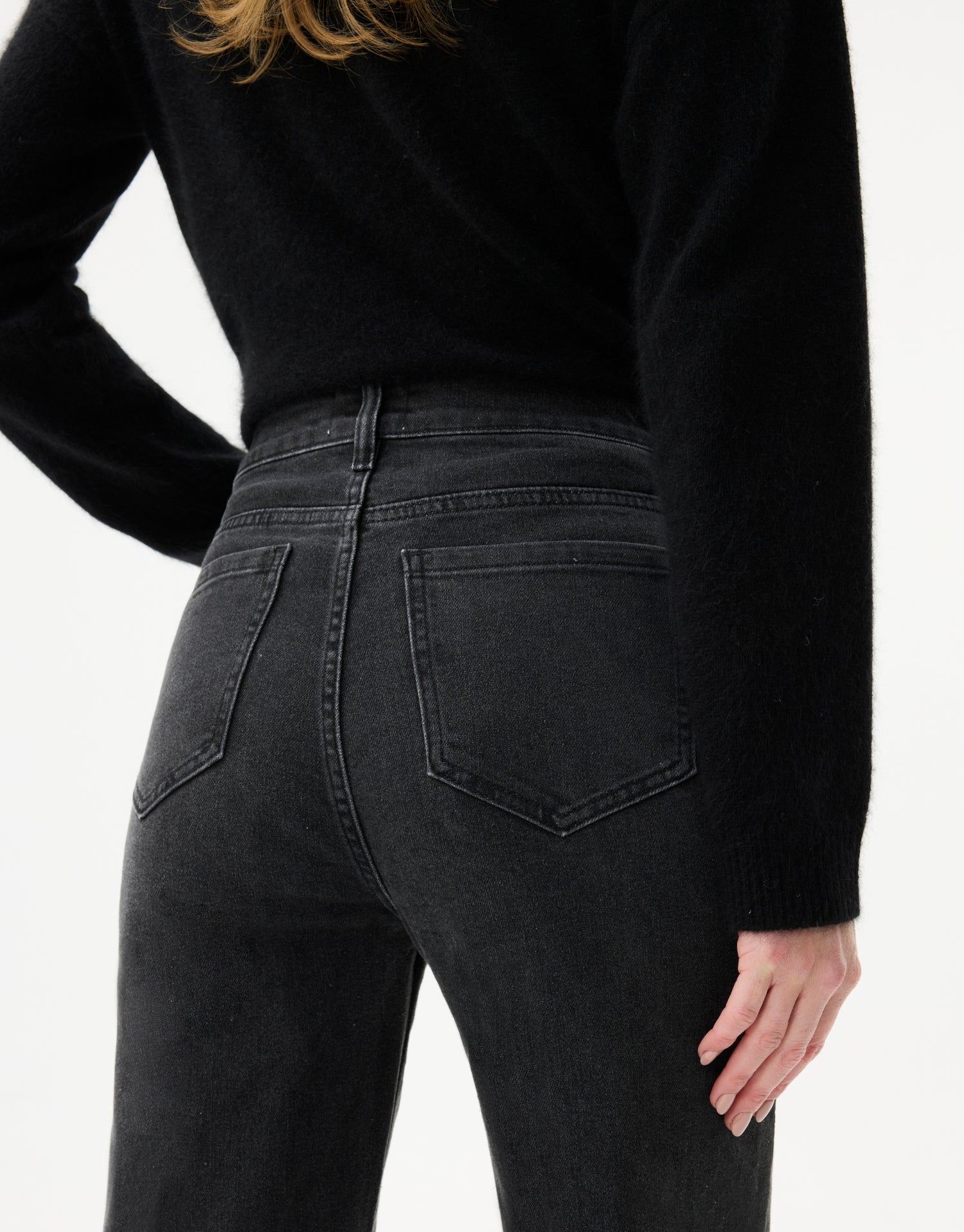 Jean noir droit brodé fleurs