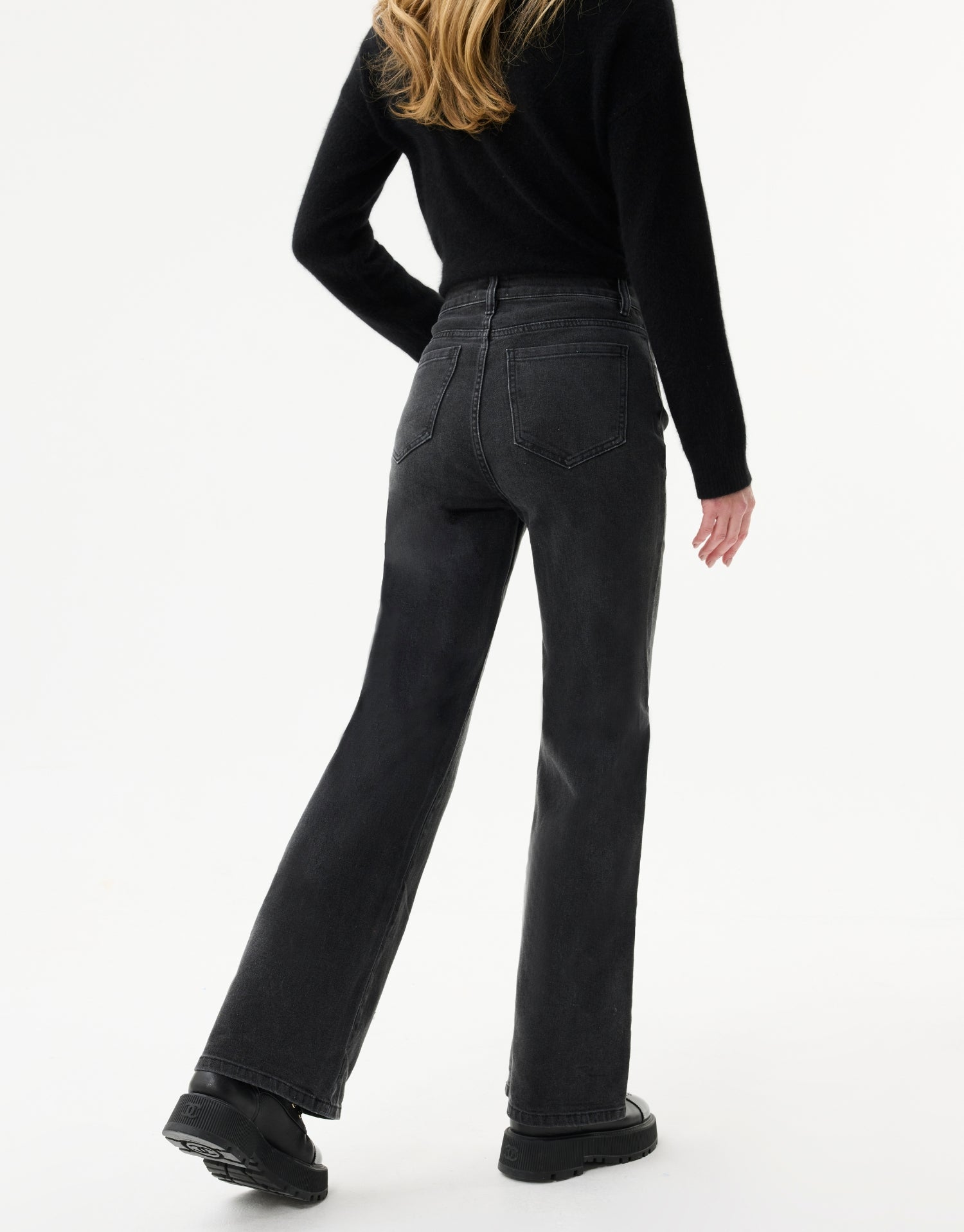 Jean noir droit brodé fleurs