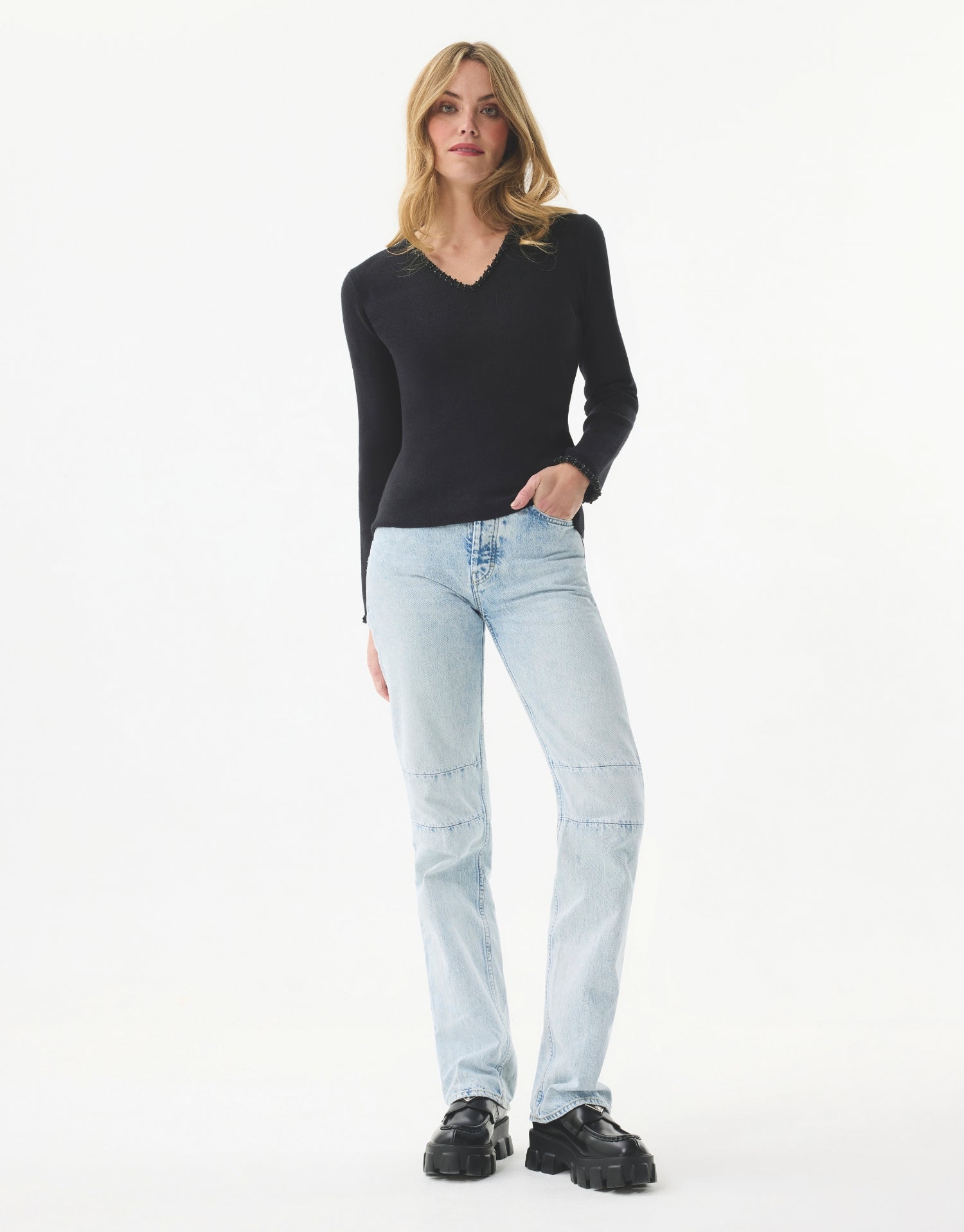 Pull col V avec perles noir