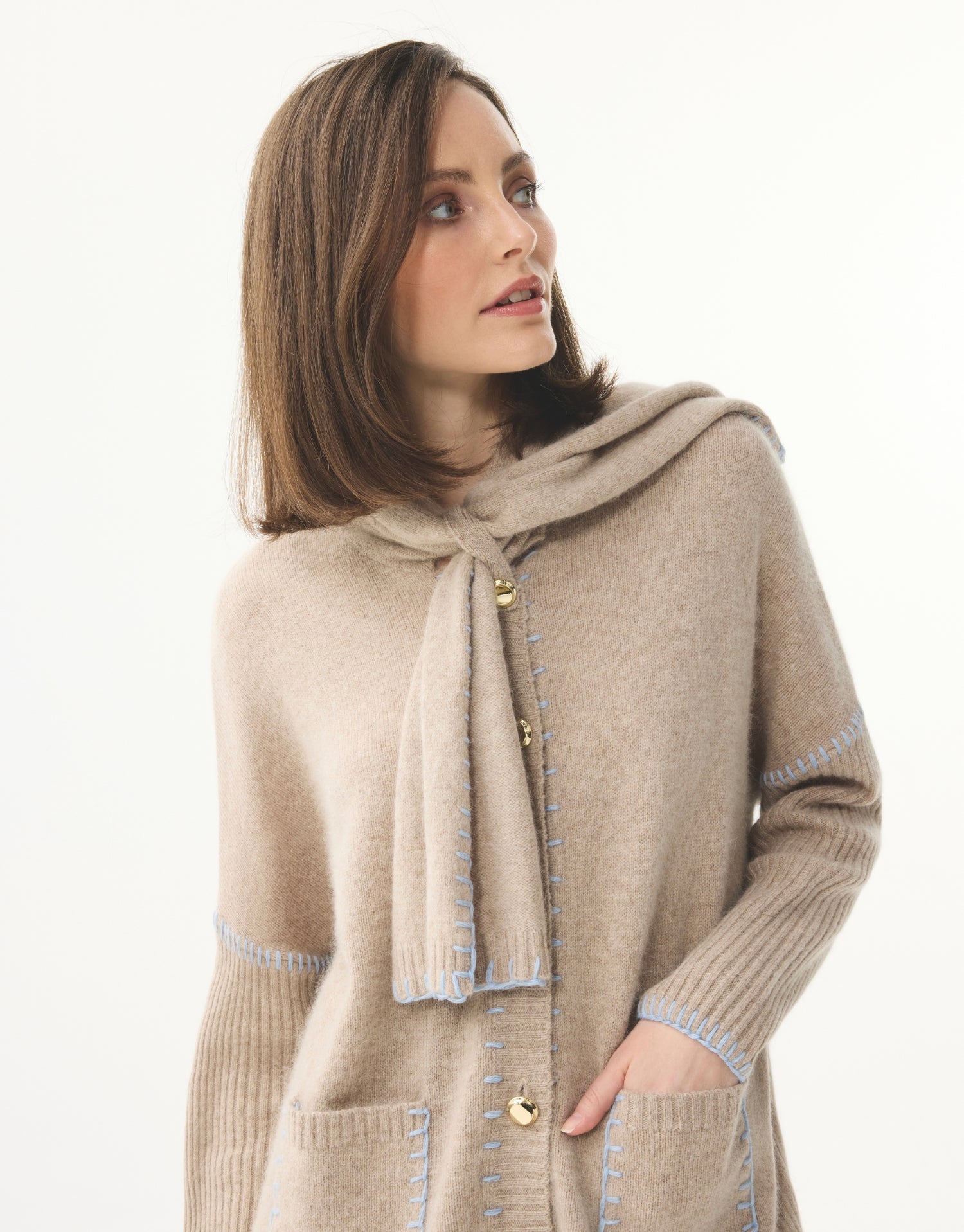 Cardigan en laine à surpiqûres contrastées