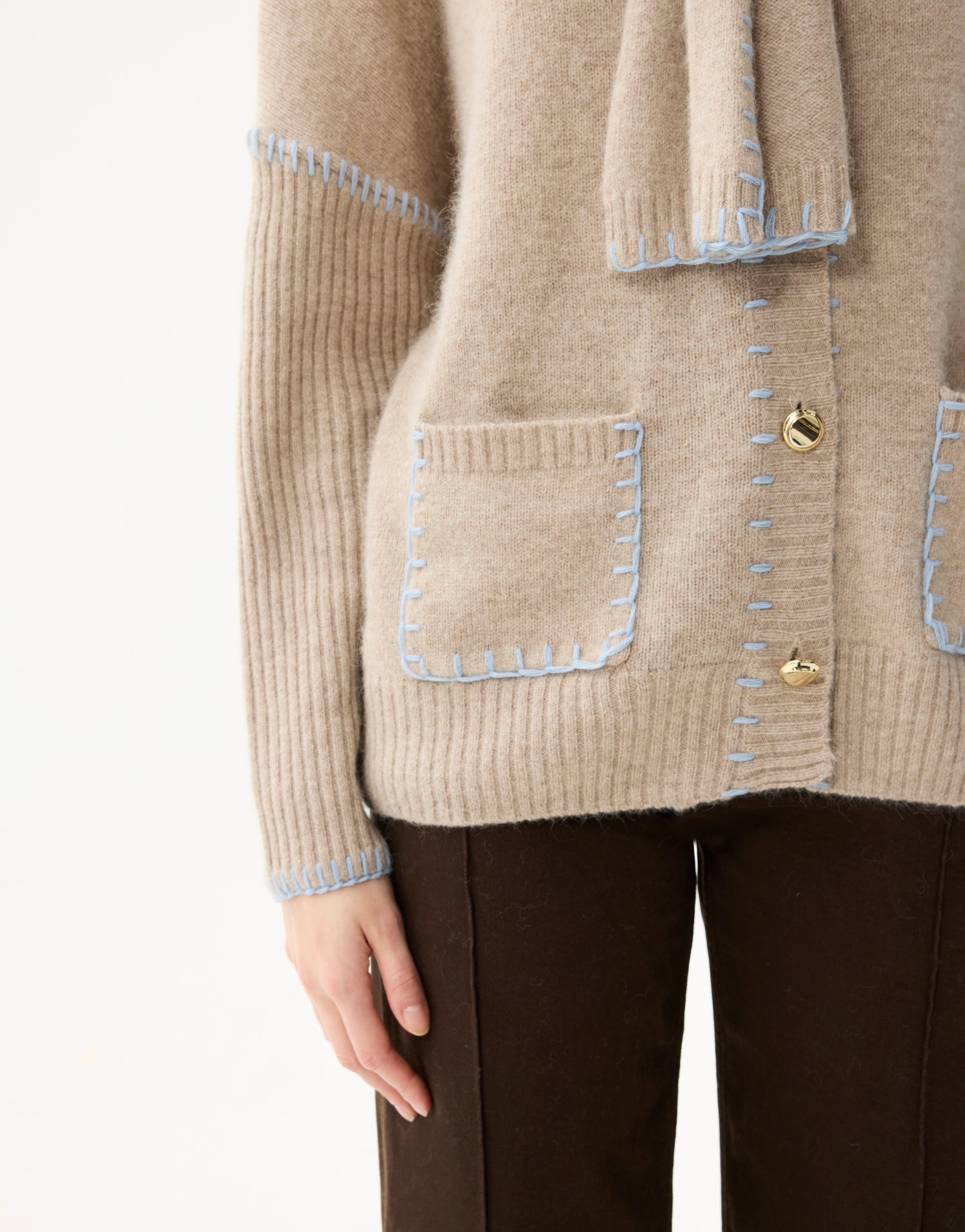 Cardigan en laine à surpiqûres contrastées