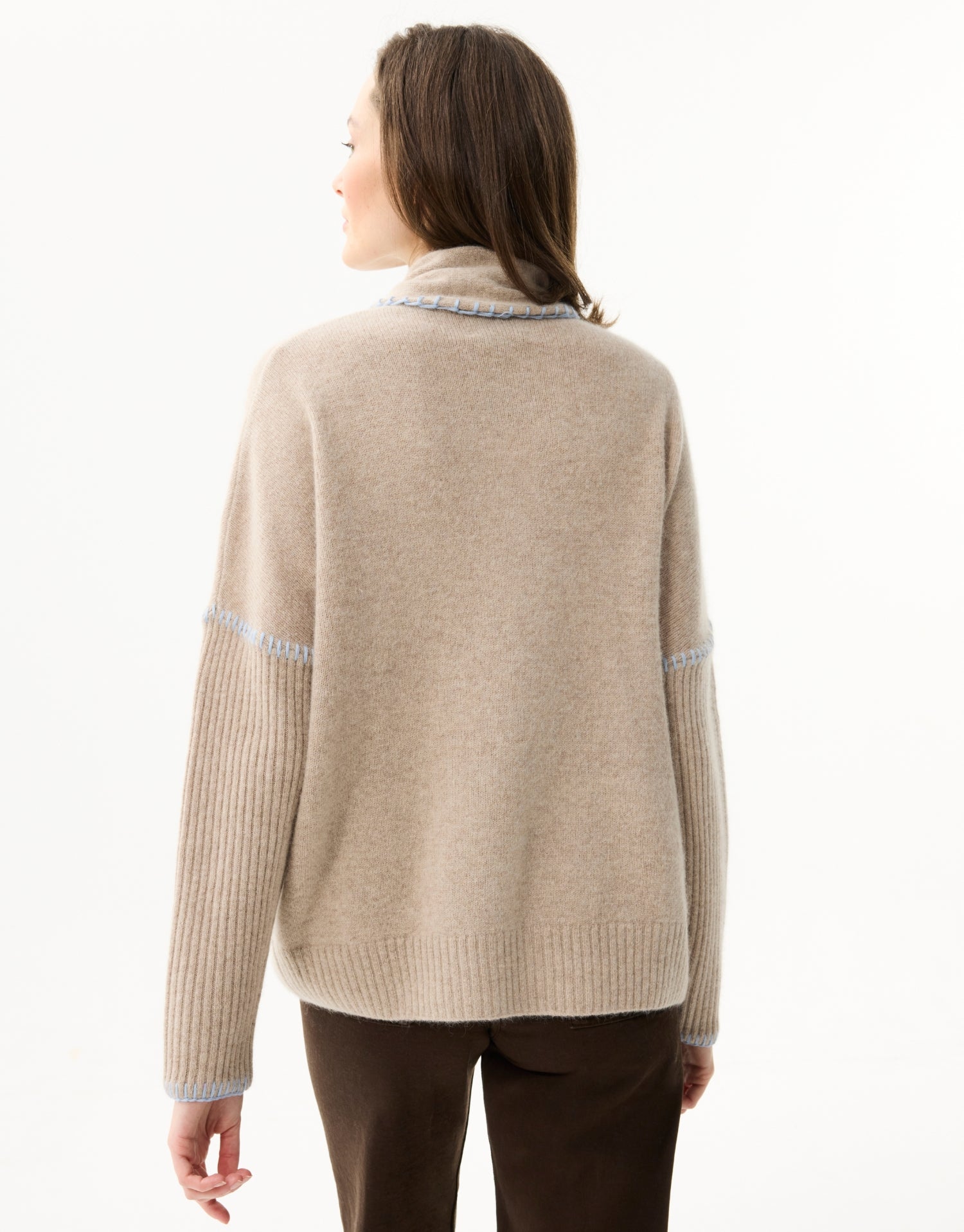 Cardigan en laine à surpiqûres contrastées