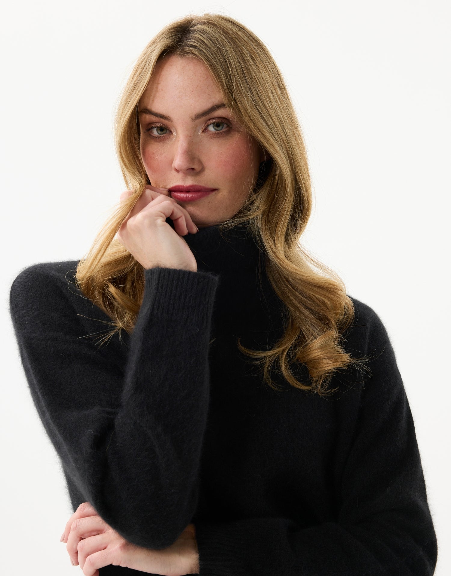 Pull col roulé en laine et raton laveur