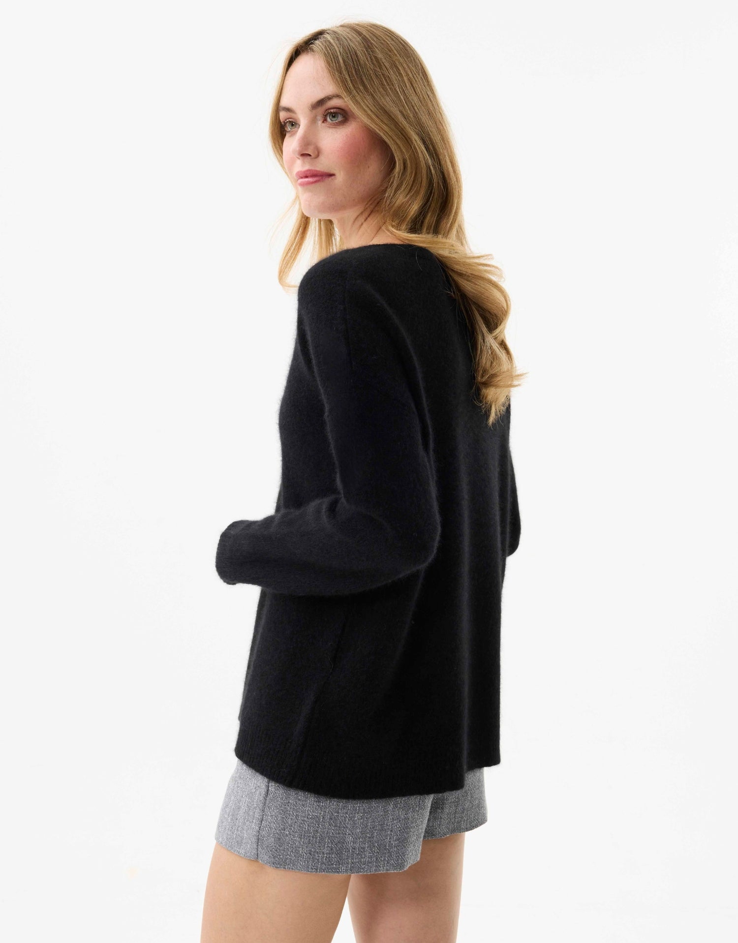 Pull col V en laine et raton laveur