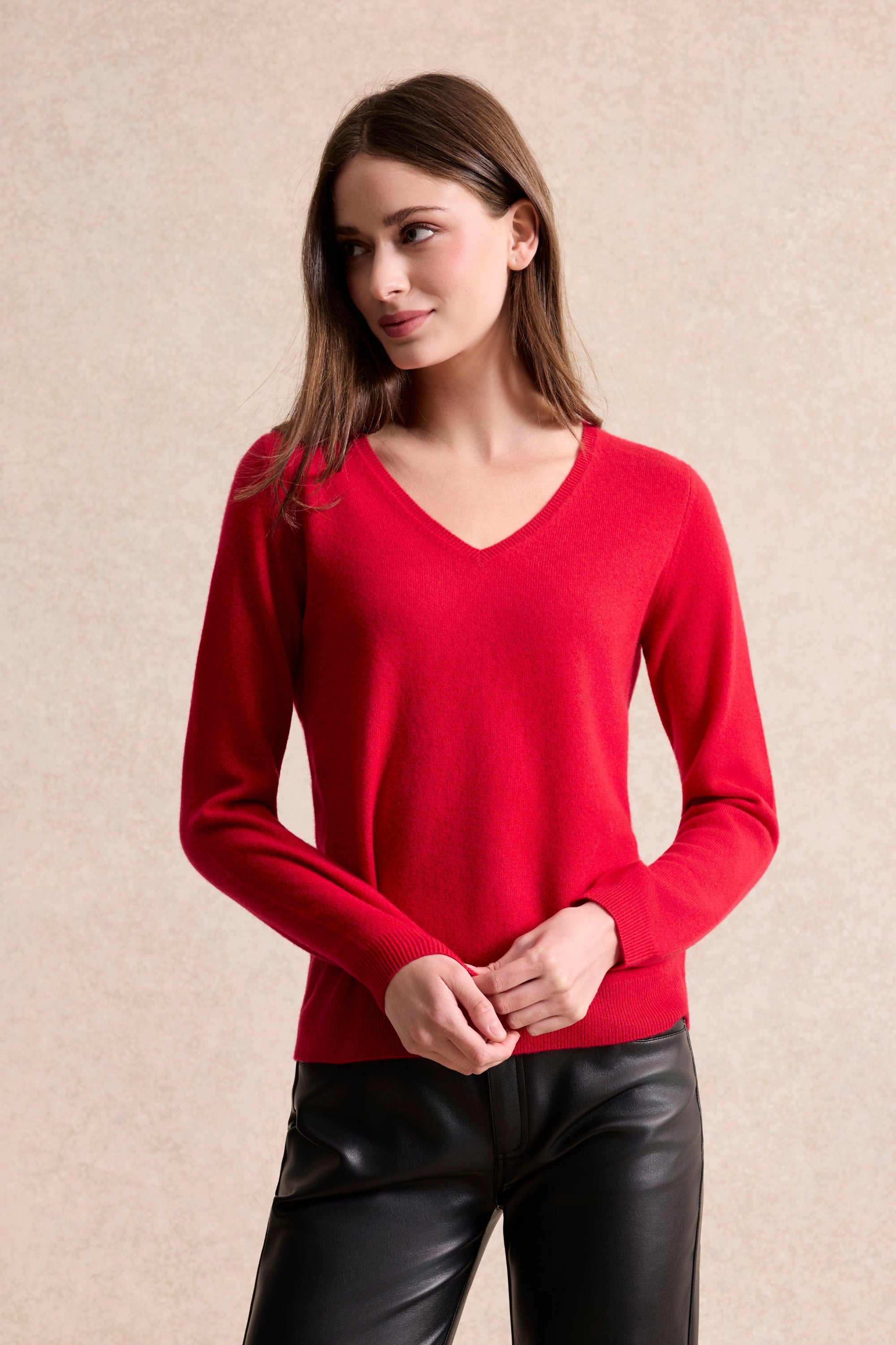 Pull col V cachemire rouge