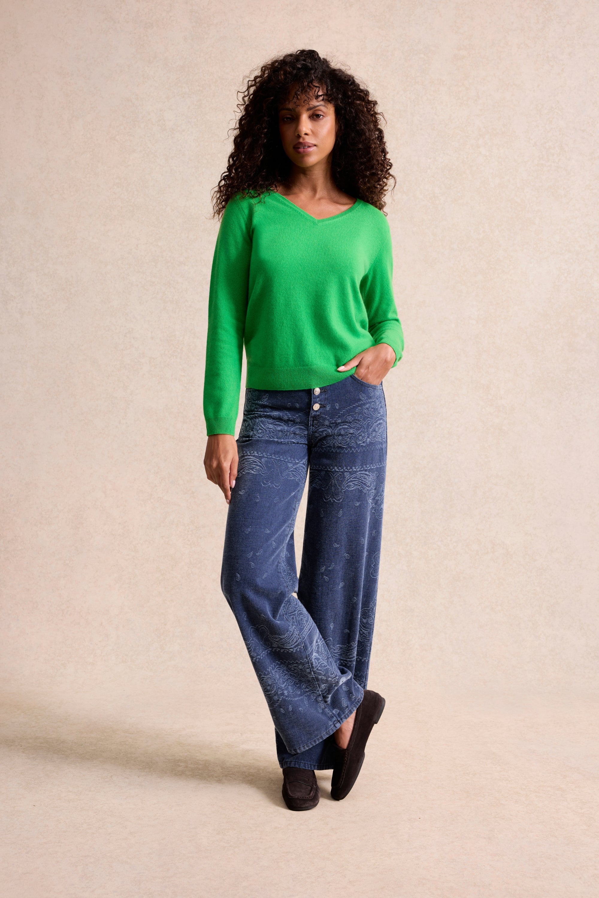 Pull col V cachemire vert