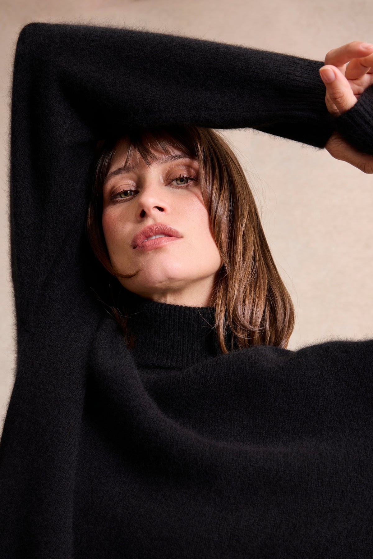 Pull col roulé en laine et raton laveur noir
