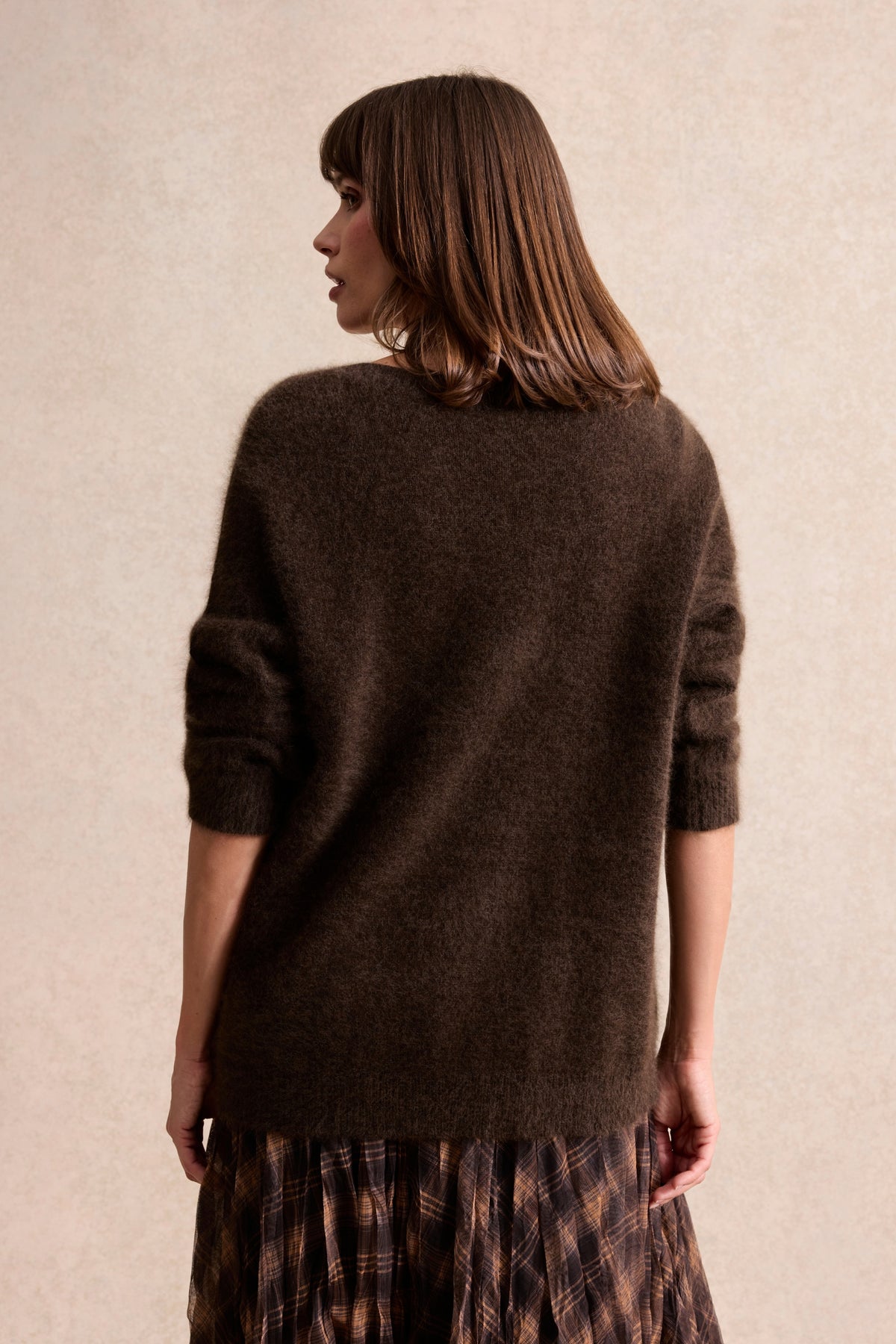Pull col V en laine et raton laveur marron