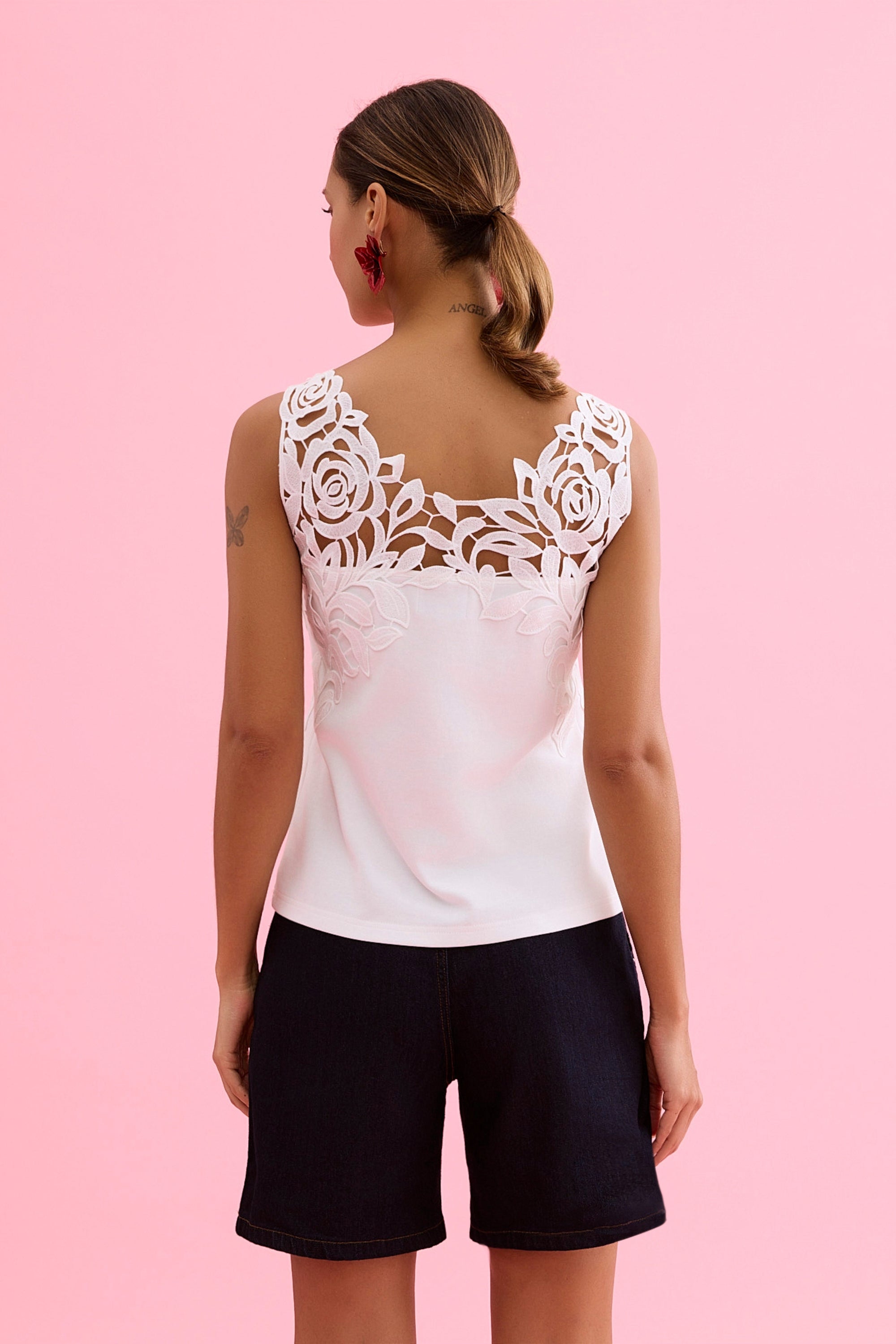 T-shirt détail dentelle florale blanc