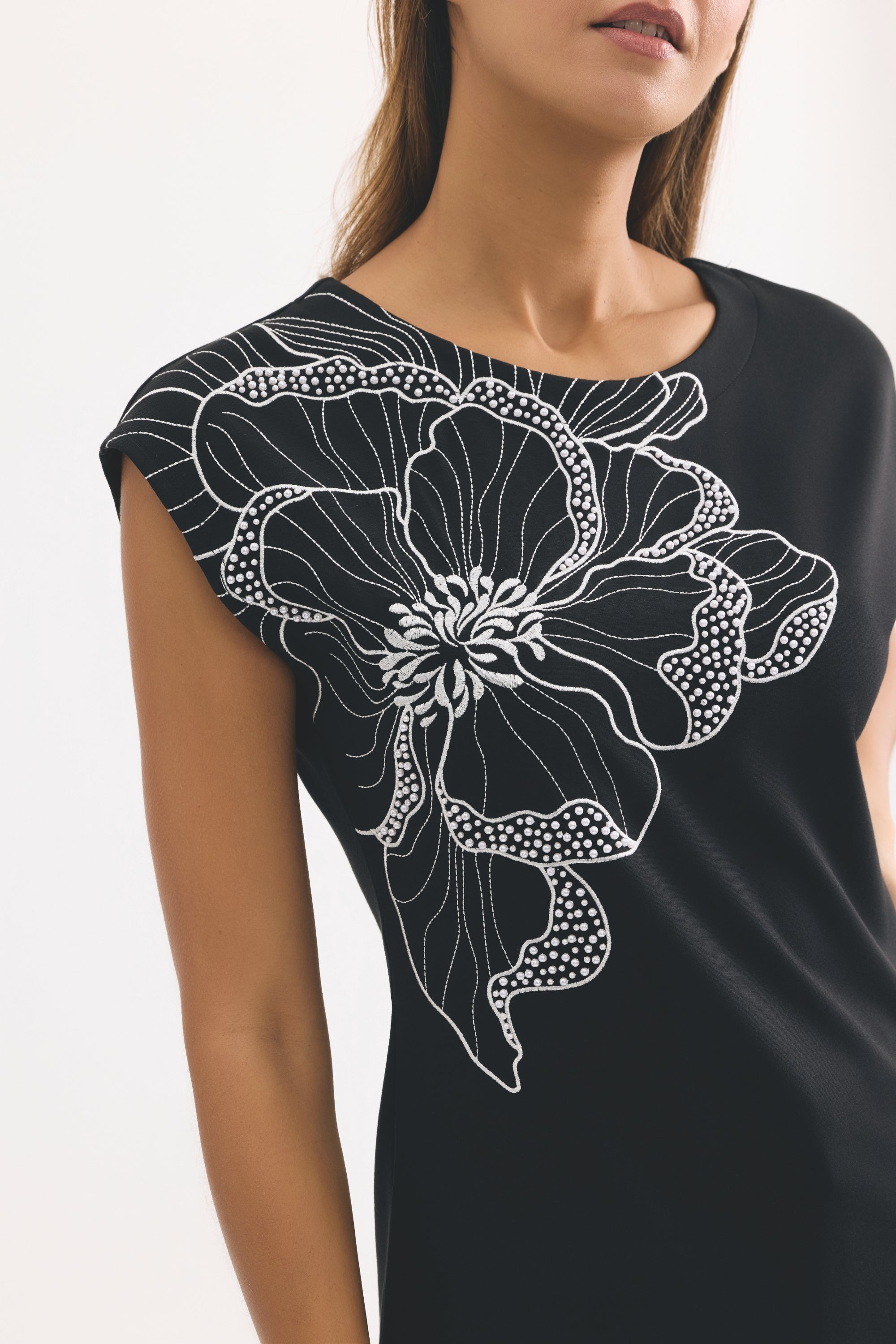 T-shirt motif fleur graphique noir