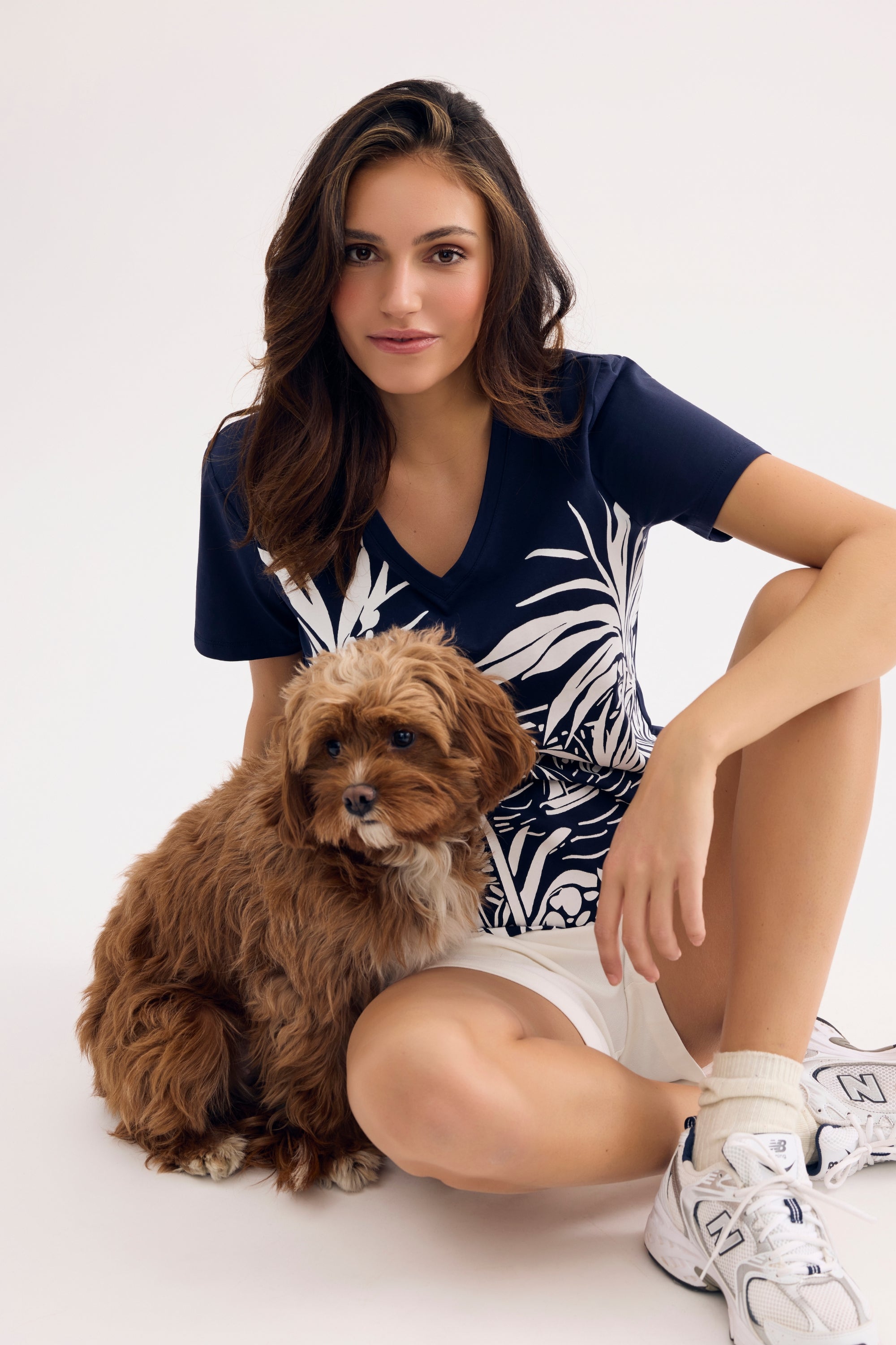 T-shirt imprimé tropical col V bleu marine